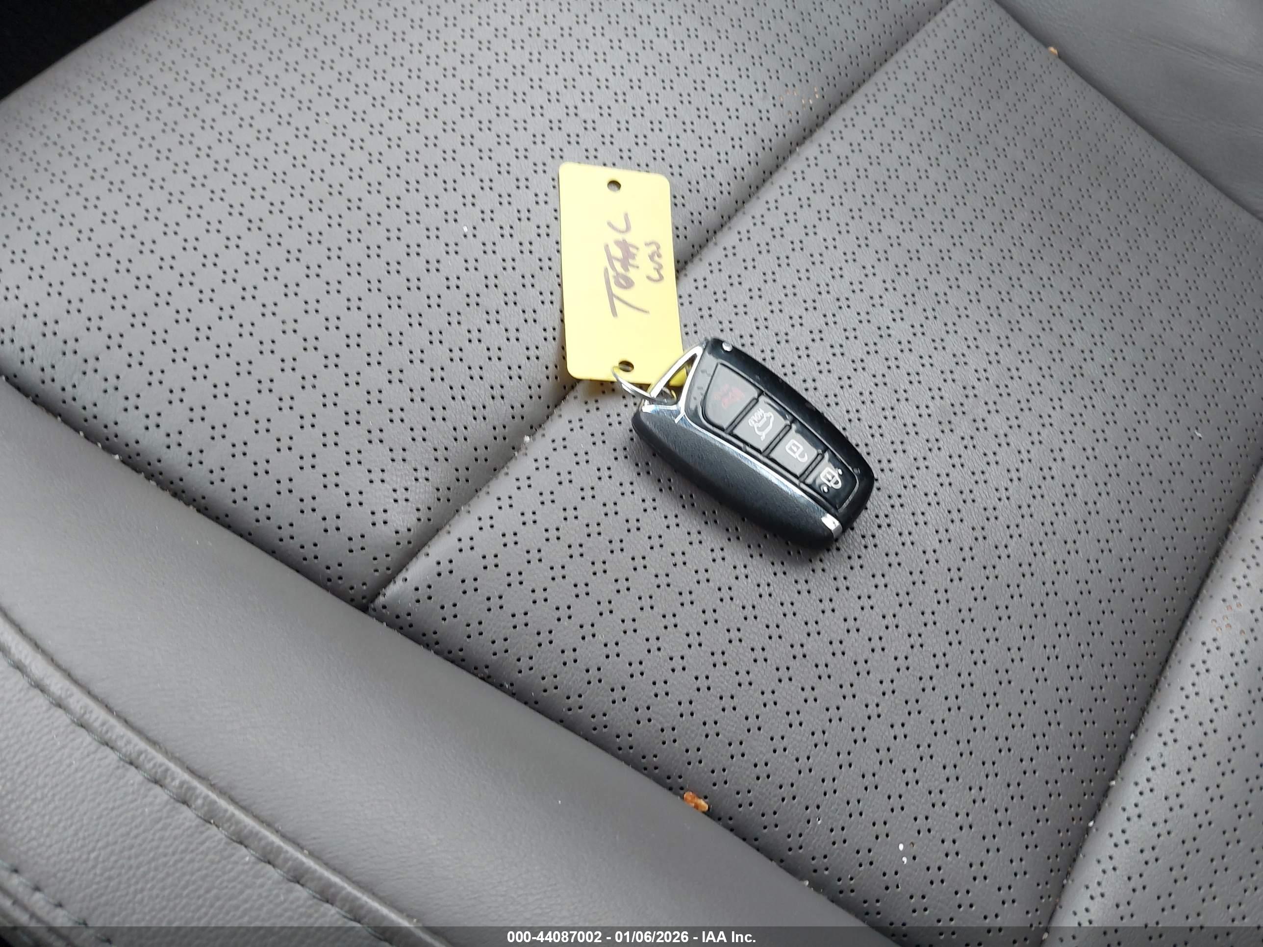 HYUNDAI SANTA image 11