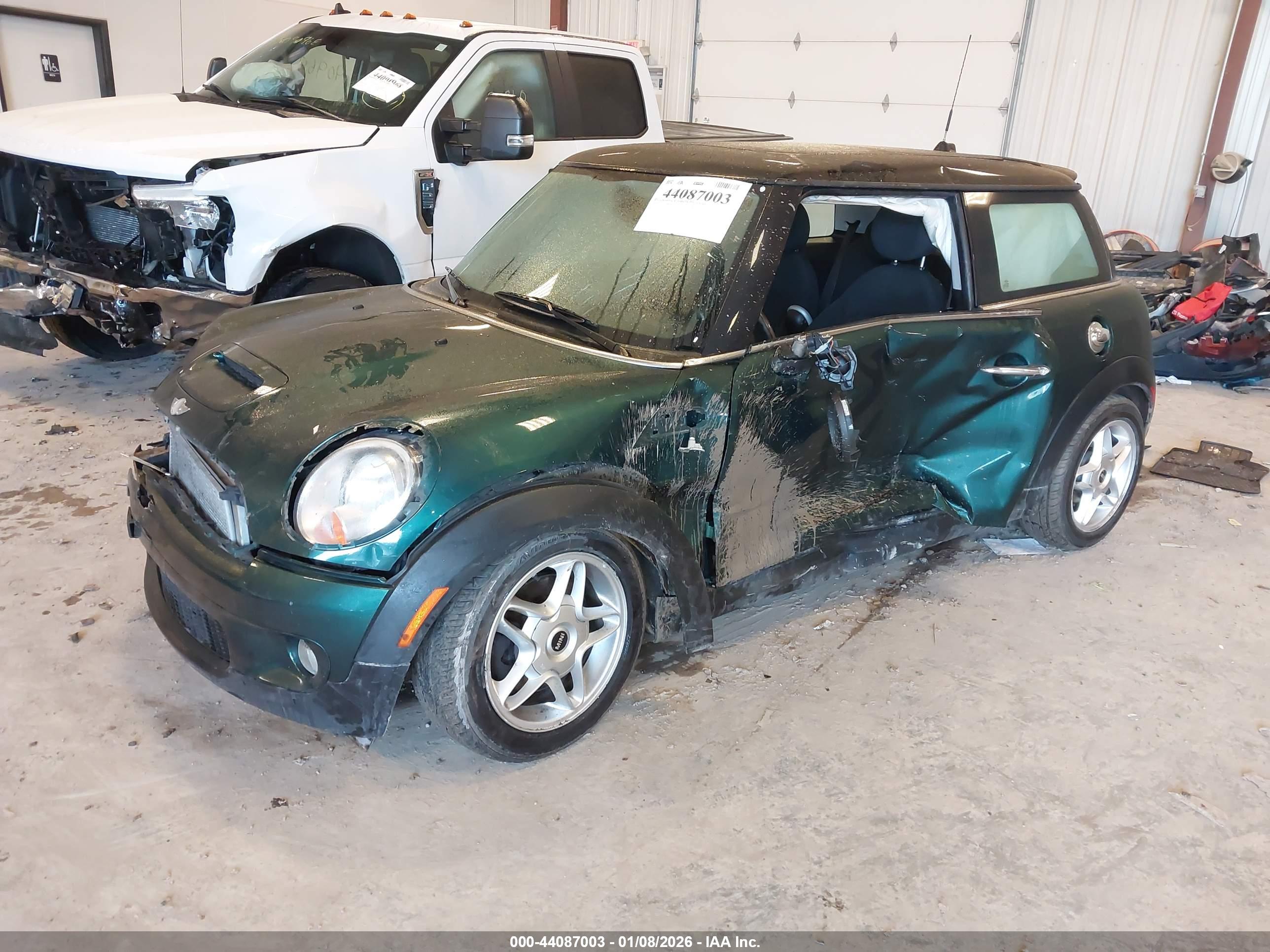 MINI COOPER image 2