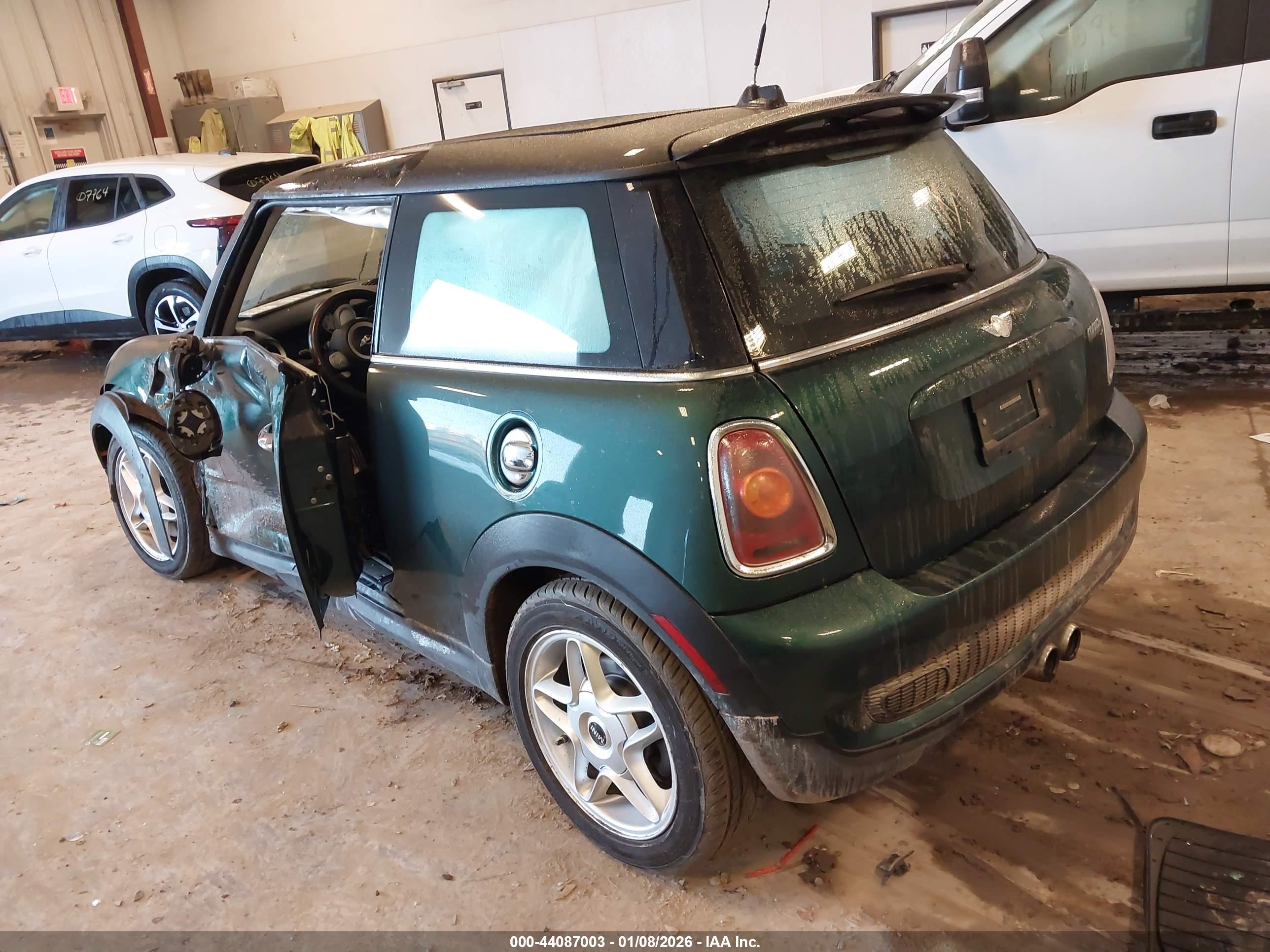 MINI COOPER image 3