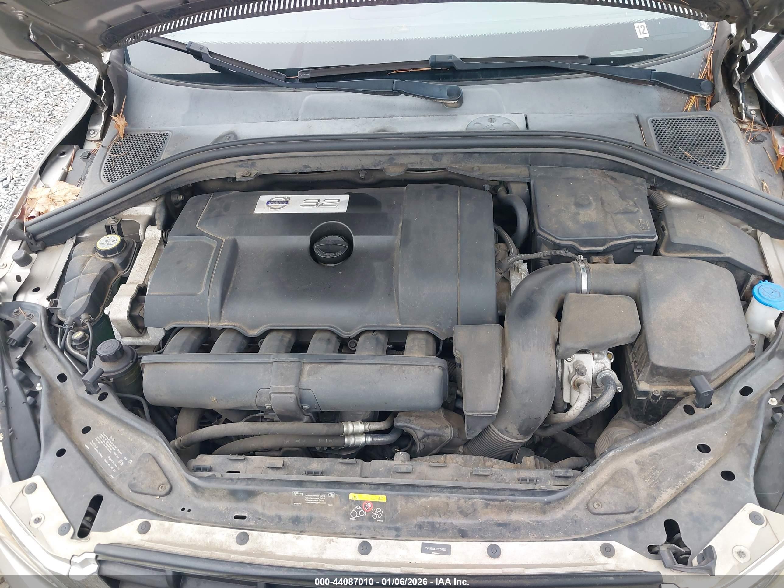 VOLVO XC60 image 10