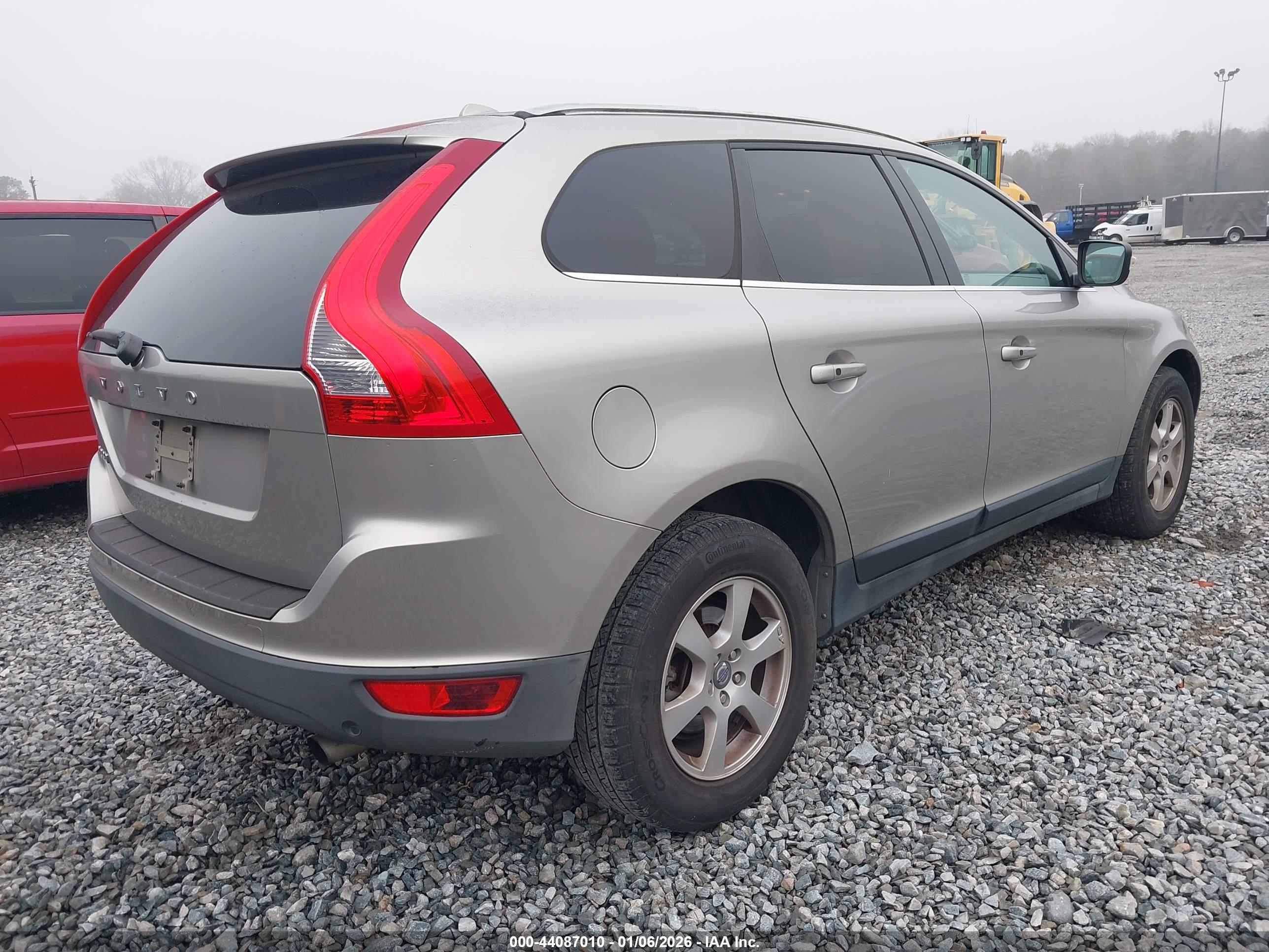 VOLVO XC60 image 4