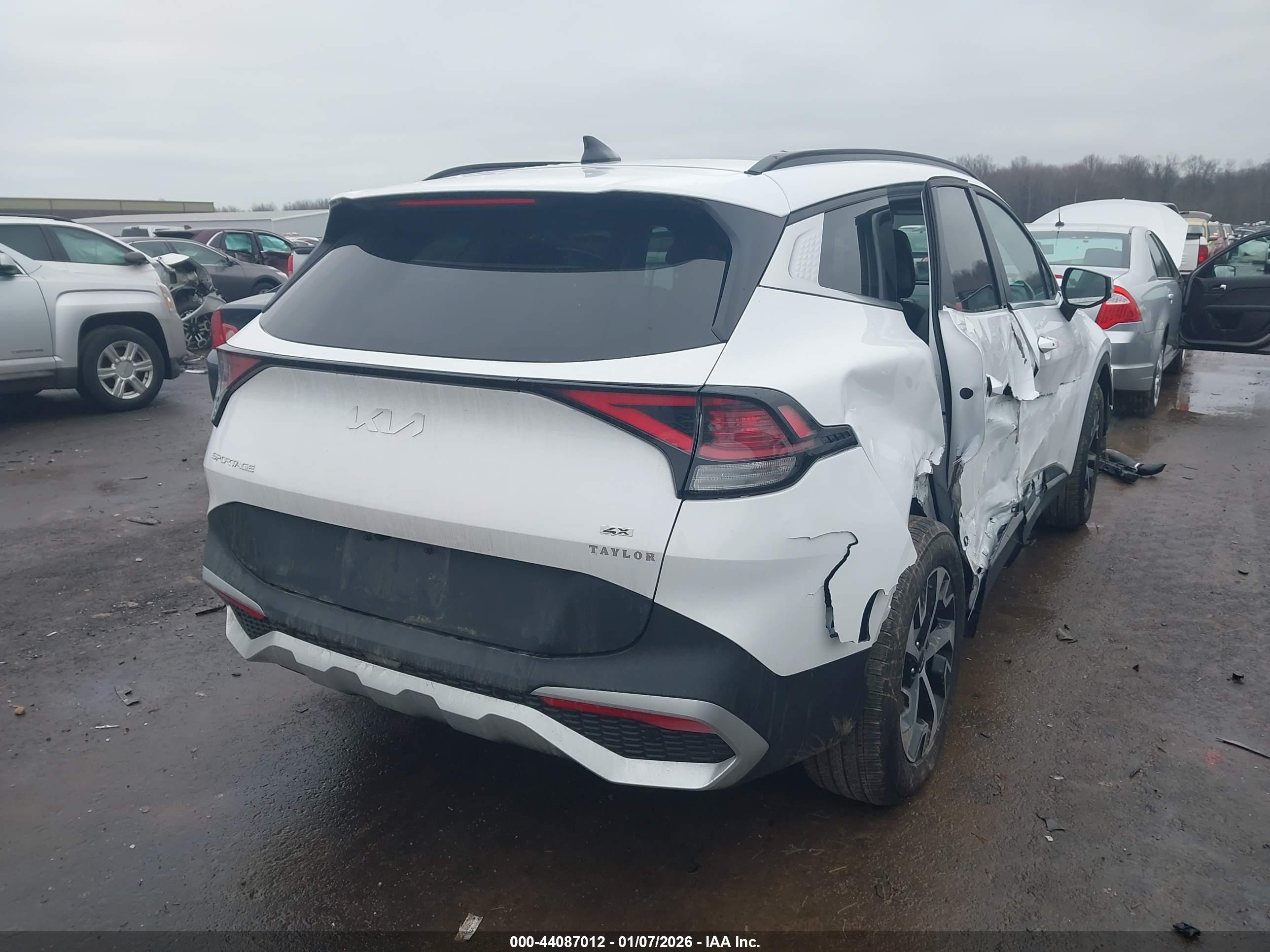 KIA SPORTAGE image 4