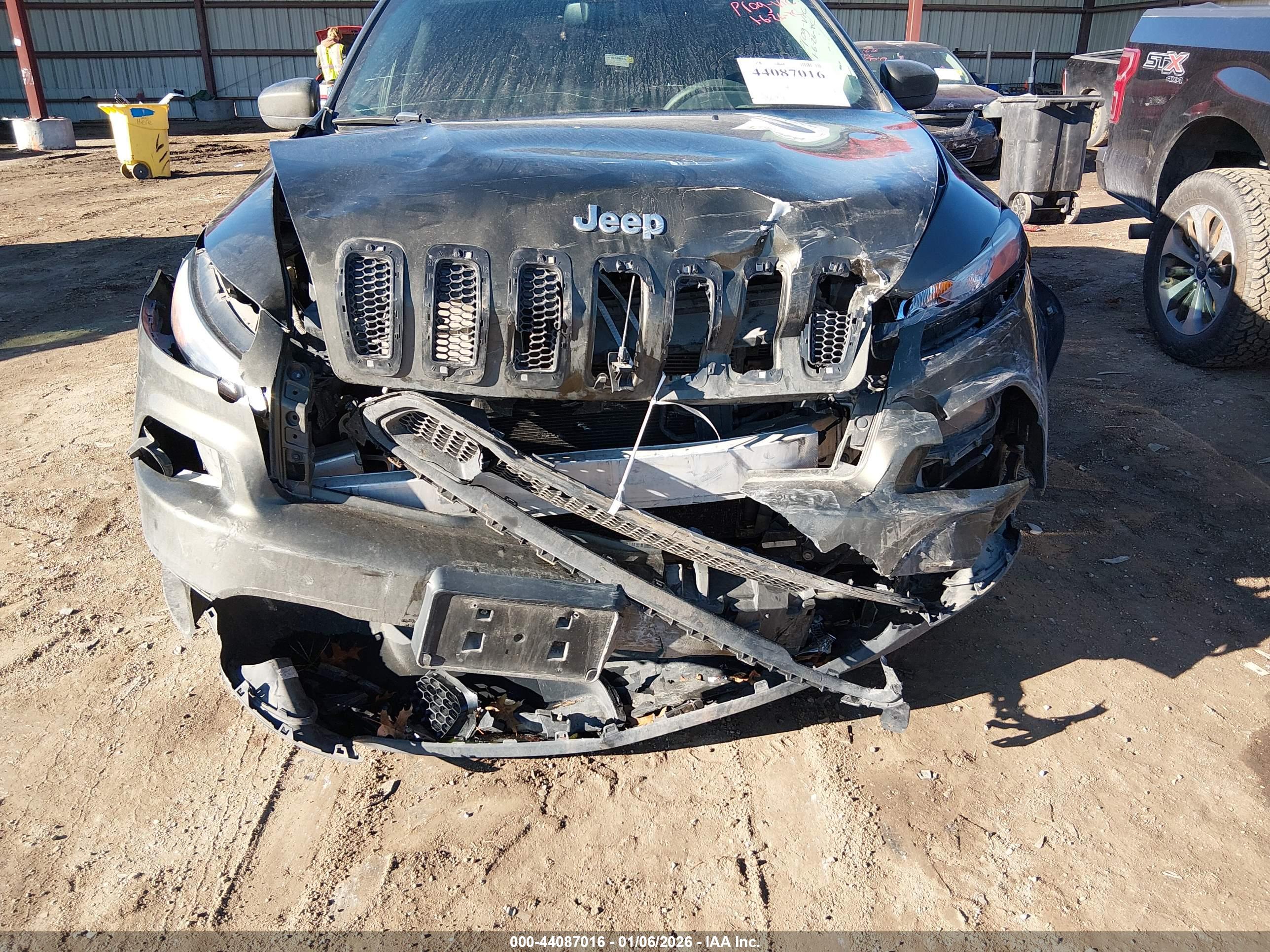 JEEP CHEROKEE image 6