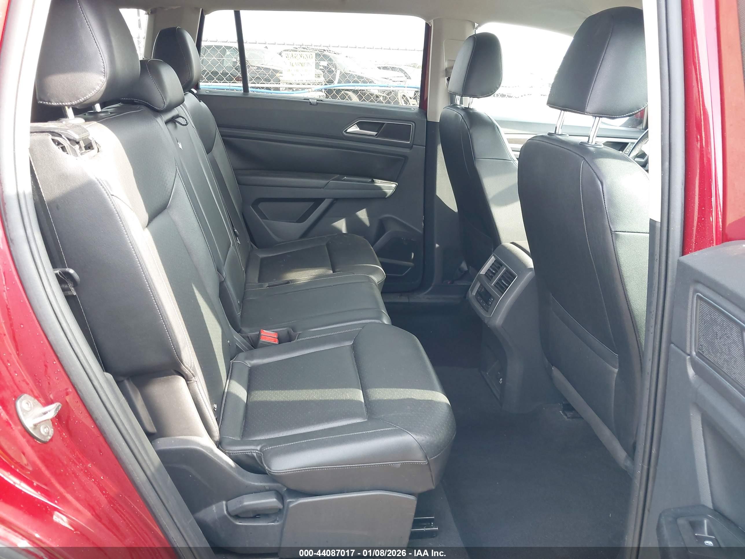 VOLKSWAGEN ATLAS image 8