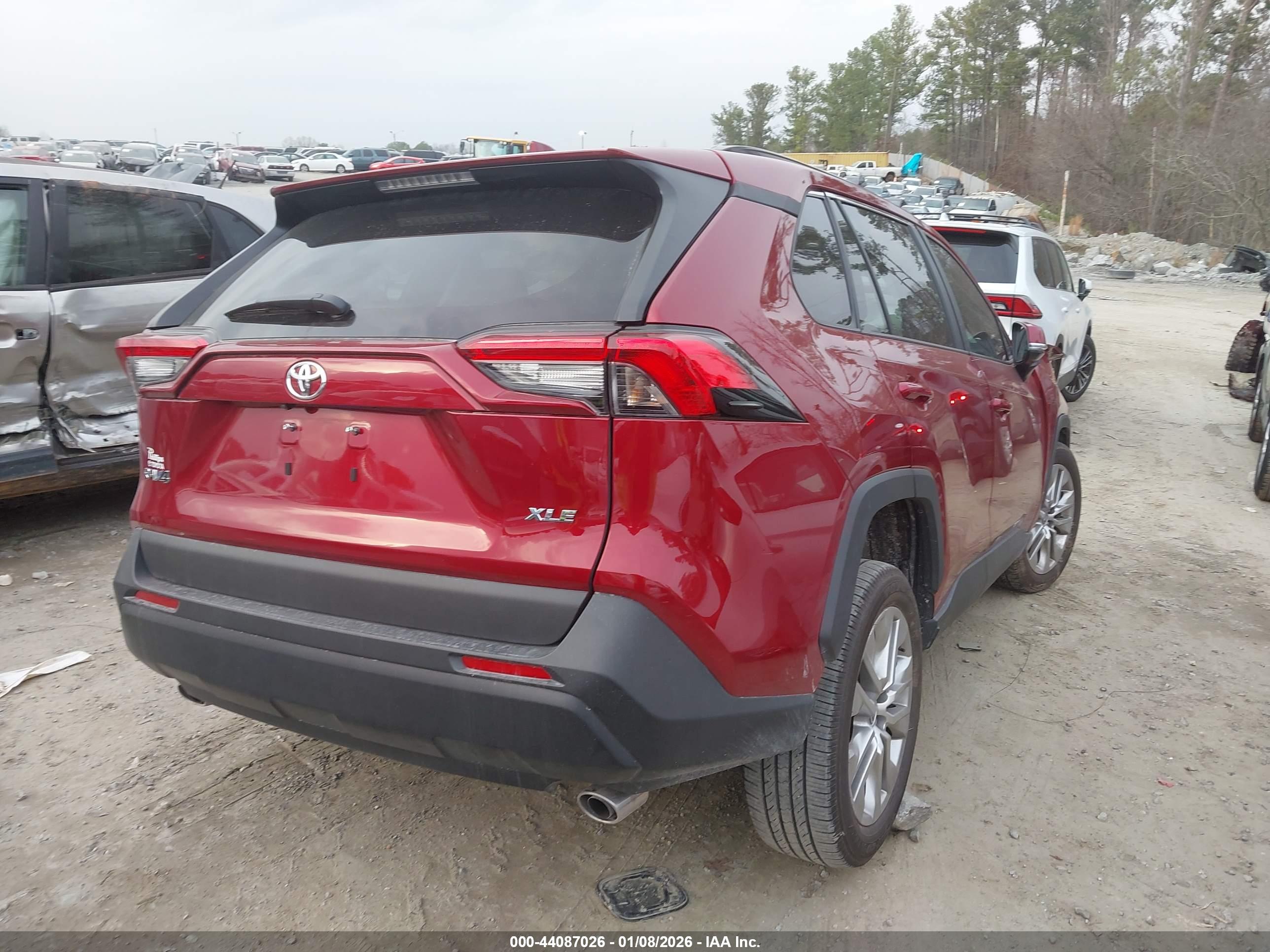 TOYOTA RAV4 image 4