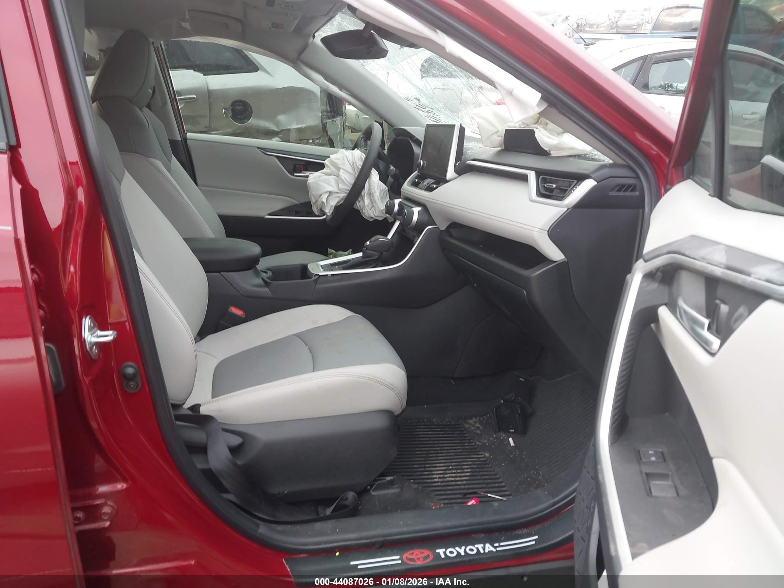 TOYOTA RAV4 image 5