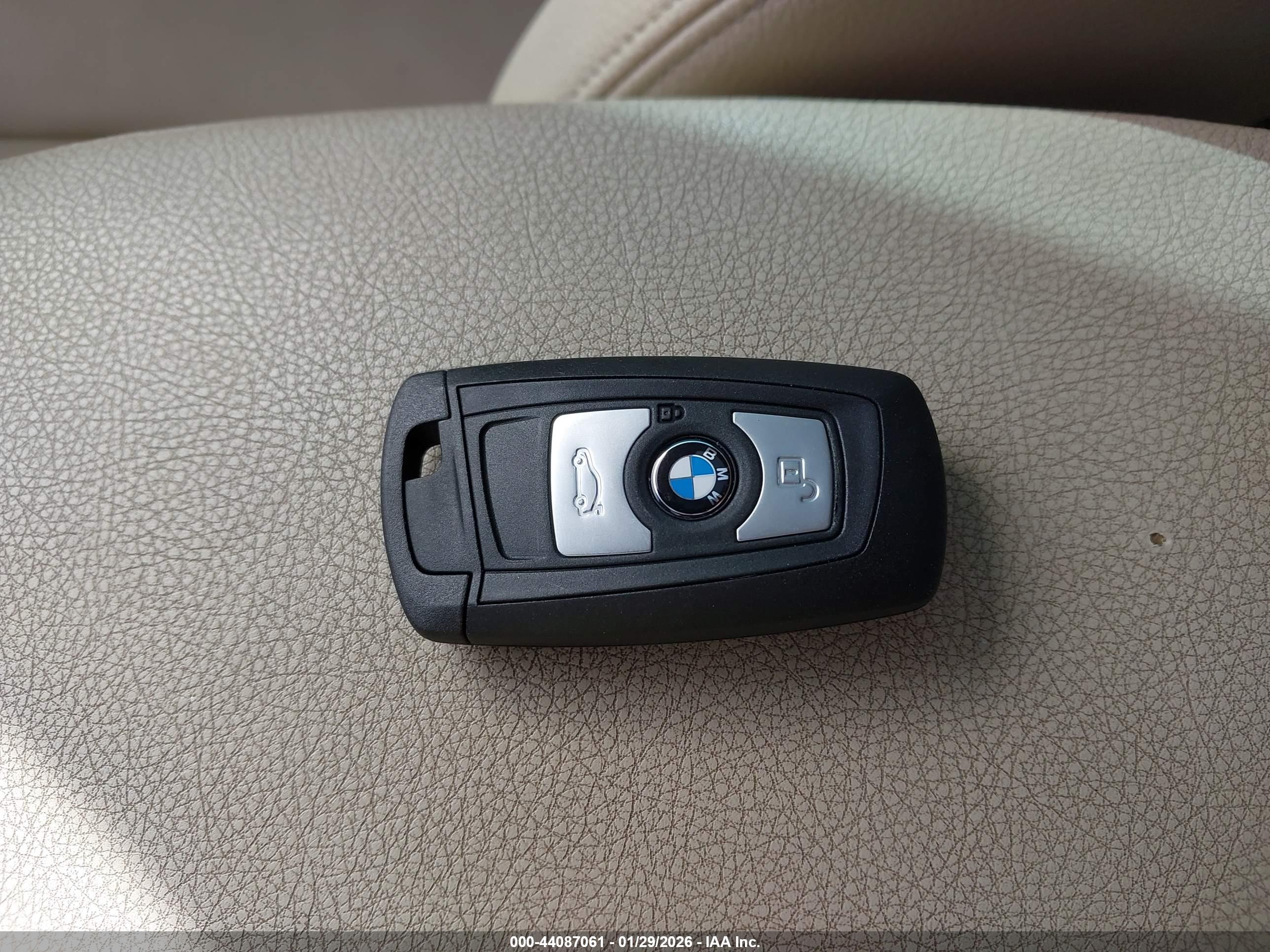 BMW 320I image 11