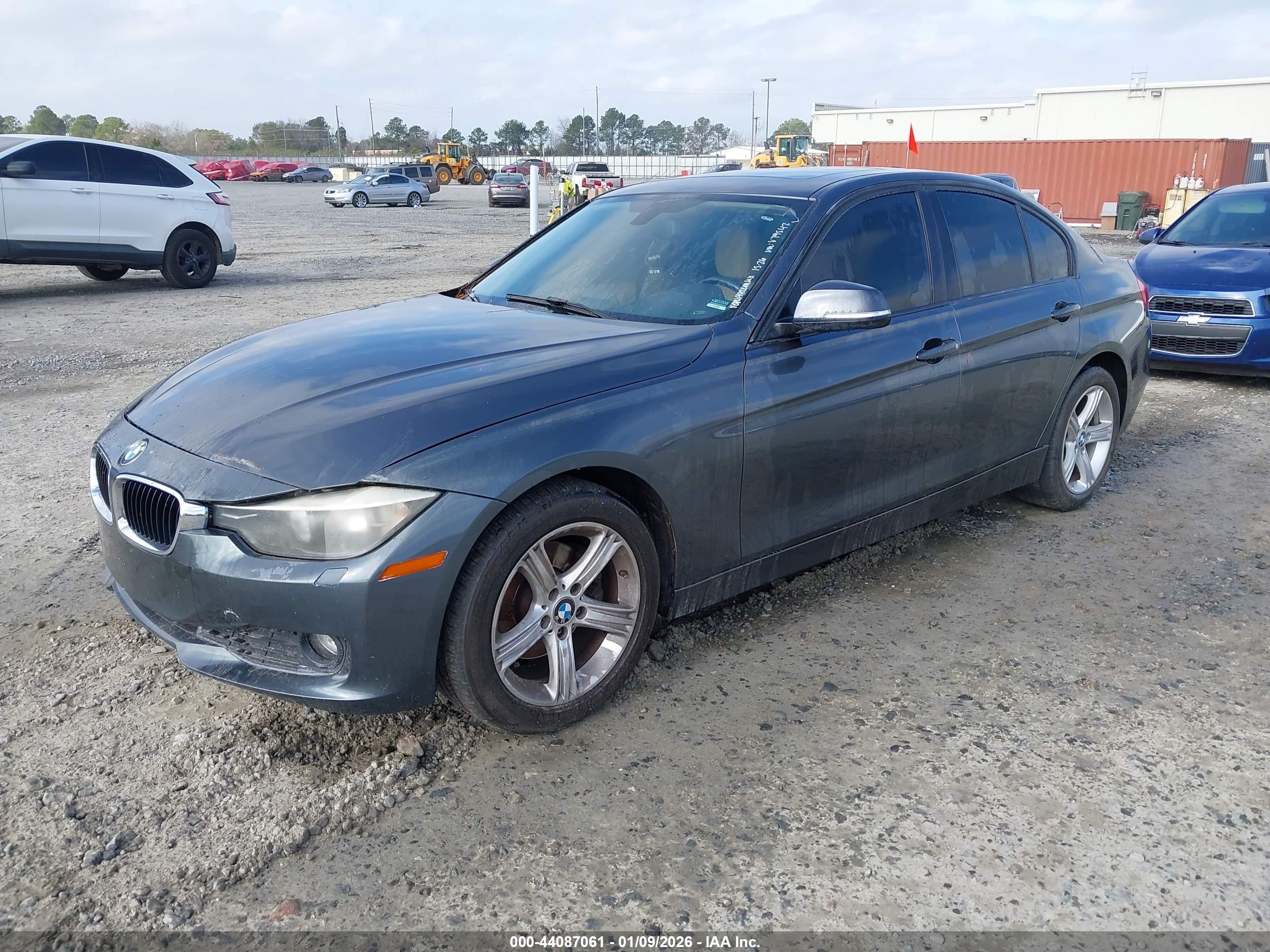 BMW 320I image 2