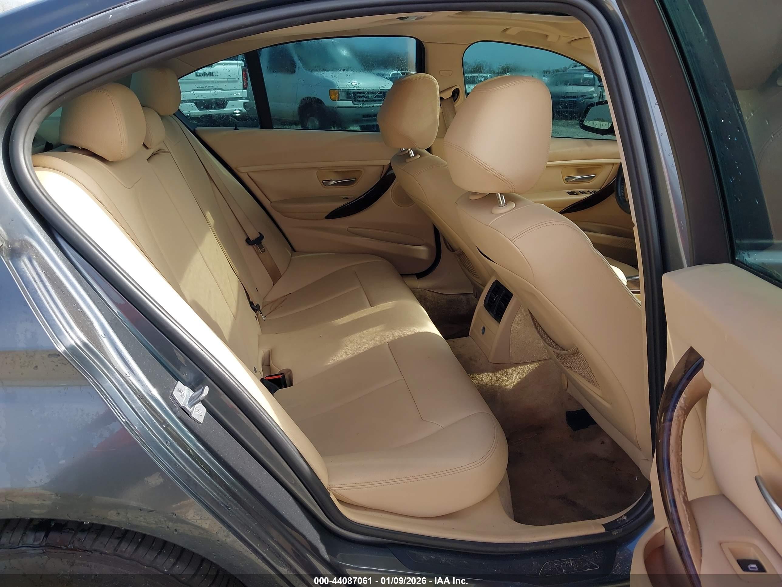 BMW 320I image 8