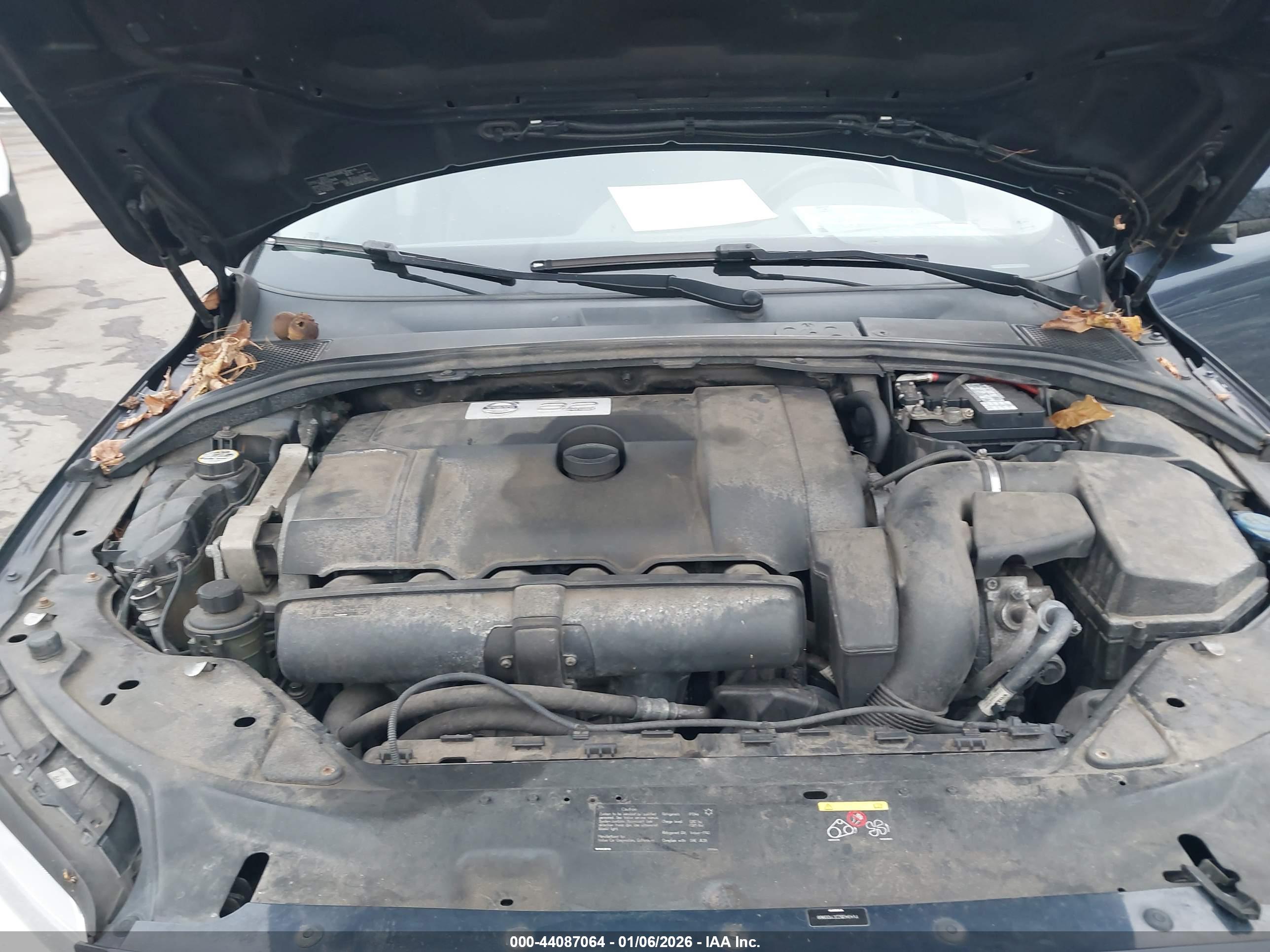 VOLVO XC70 image 10