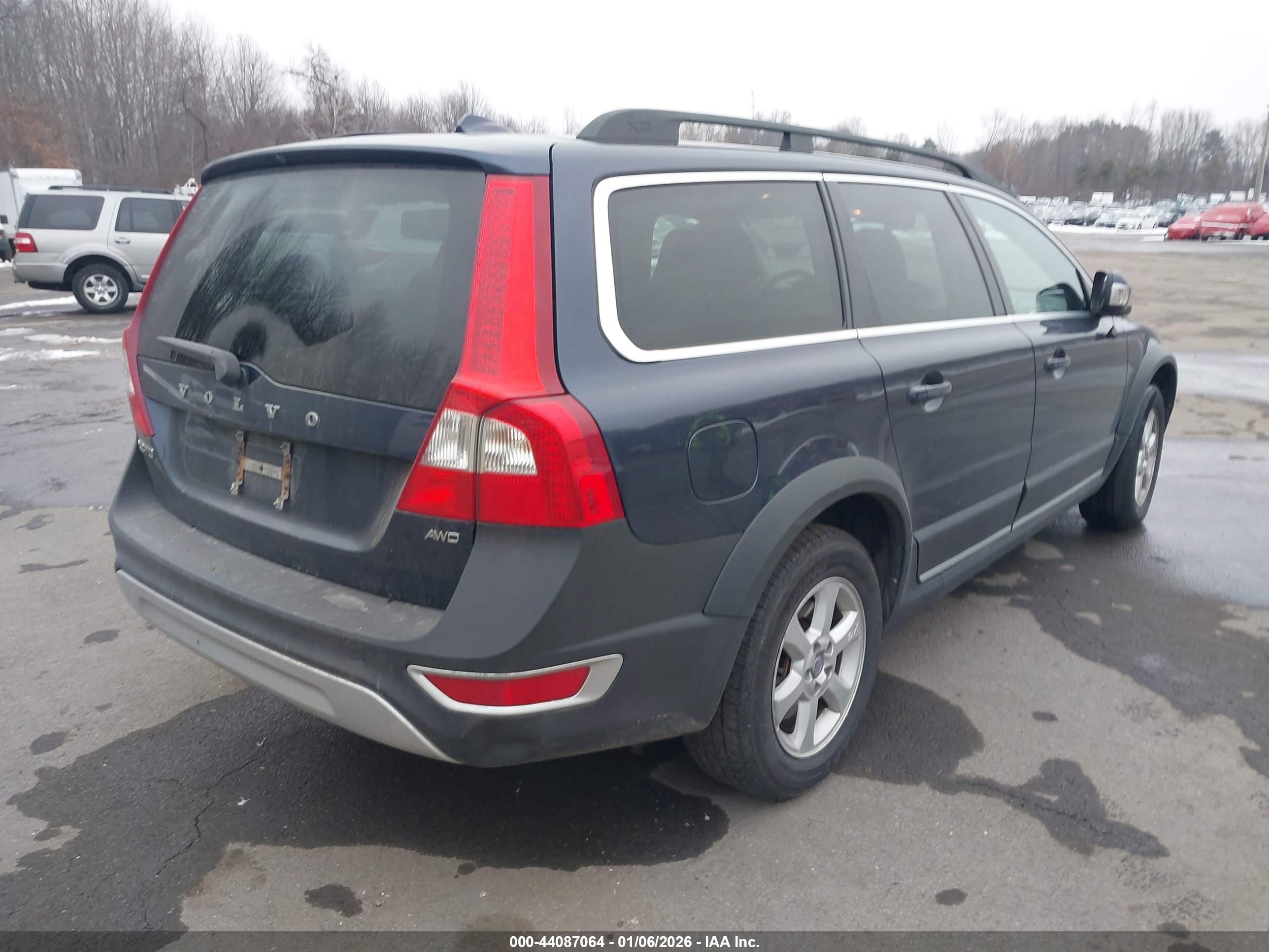 VOLVO XC70 image 4