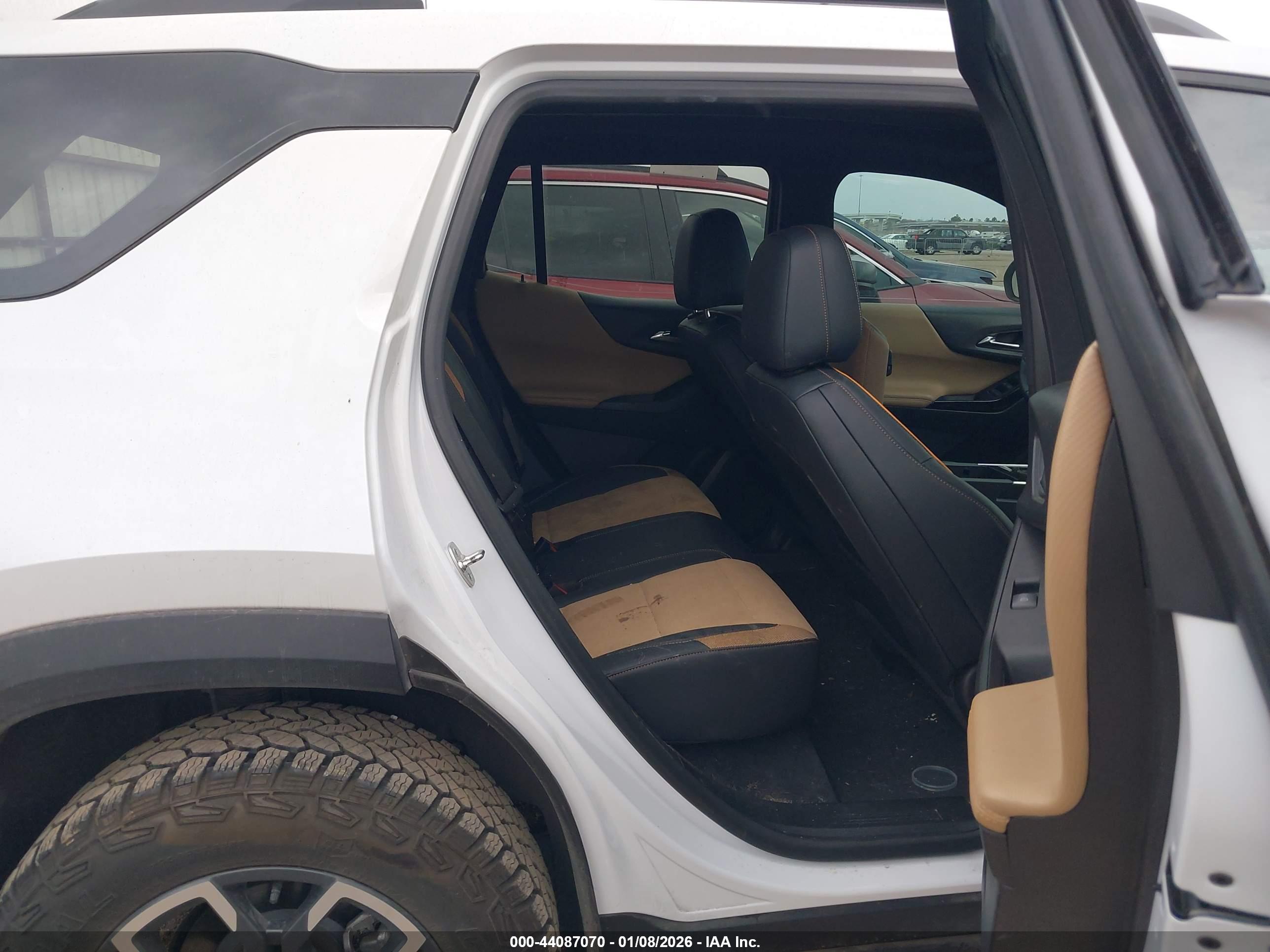 CHEVROLET EQUINOX image 8
