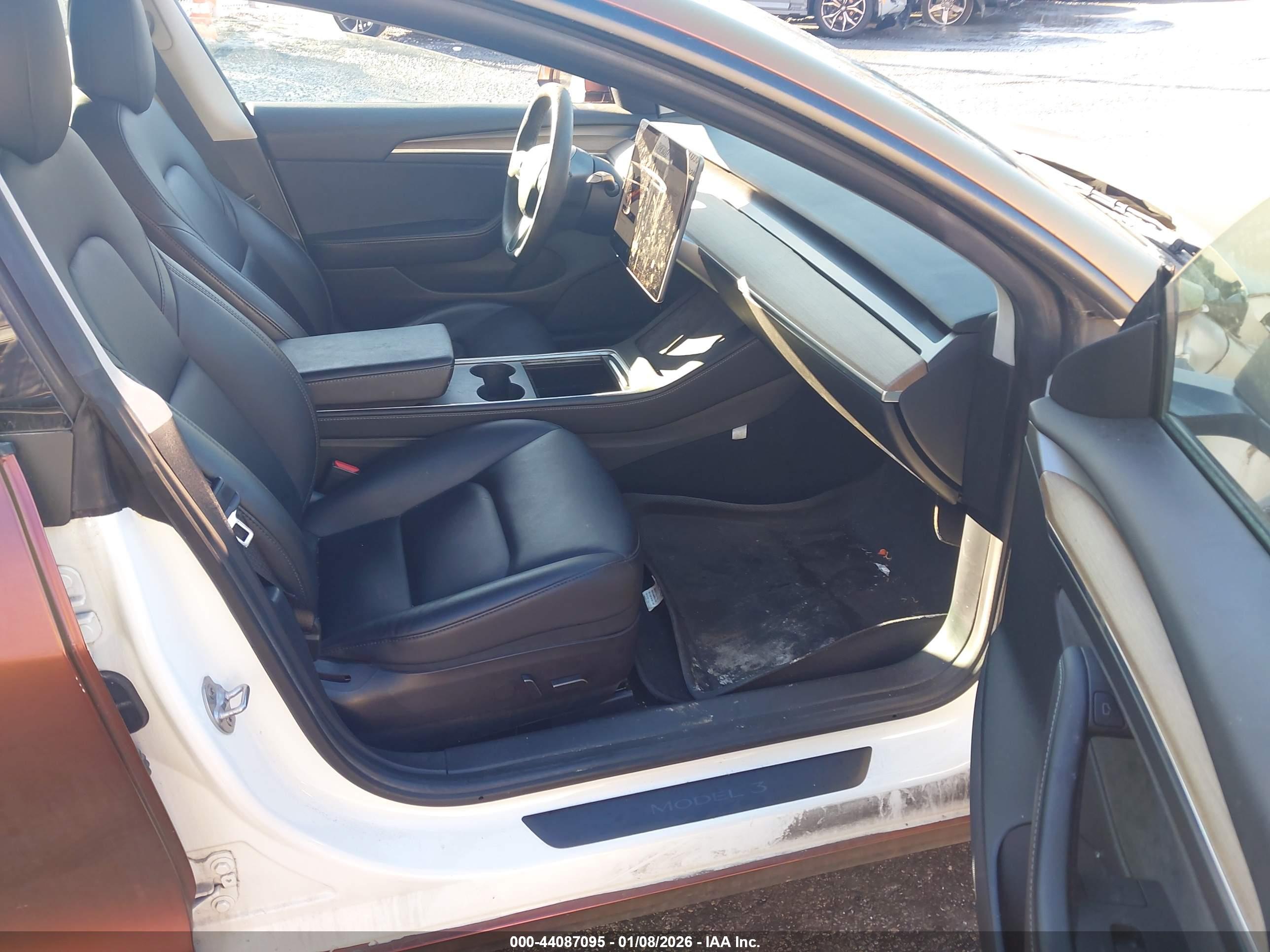 TESLA MODEL image 5