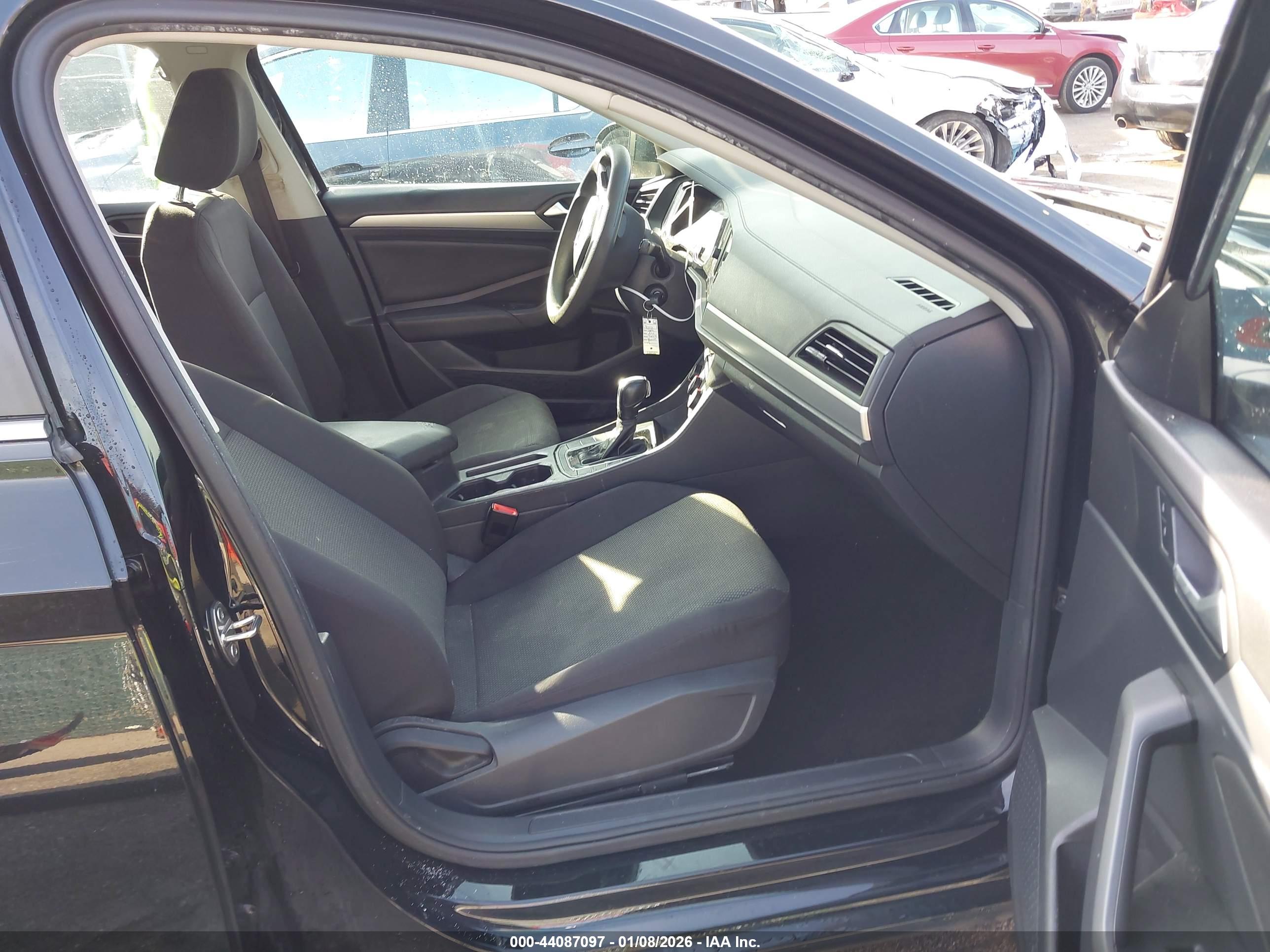 VOLKSWAGEN JETTA image 5