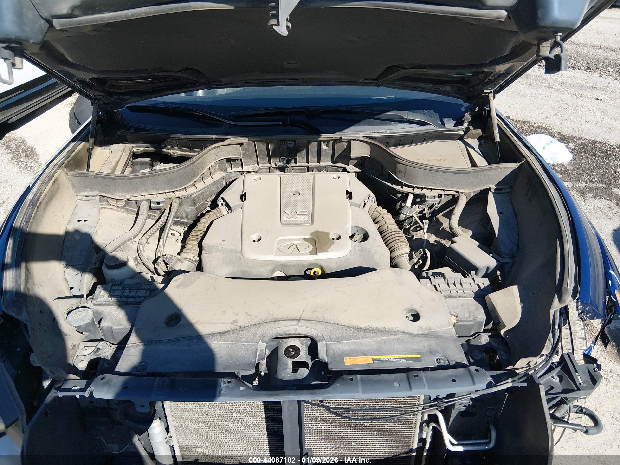 INFINITI QX70 image 10