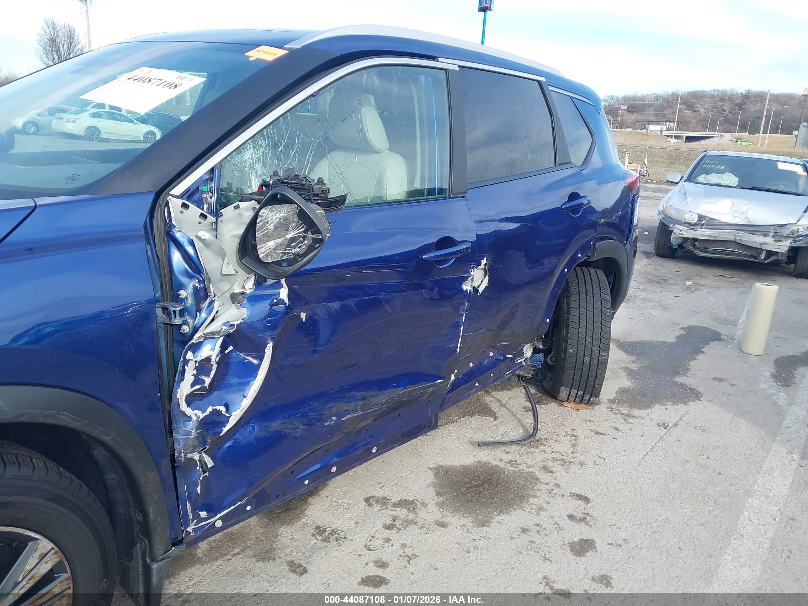 NISSAN ROGUE image 6