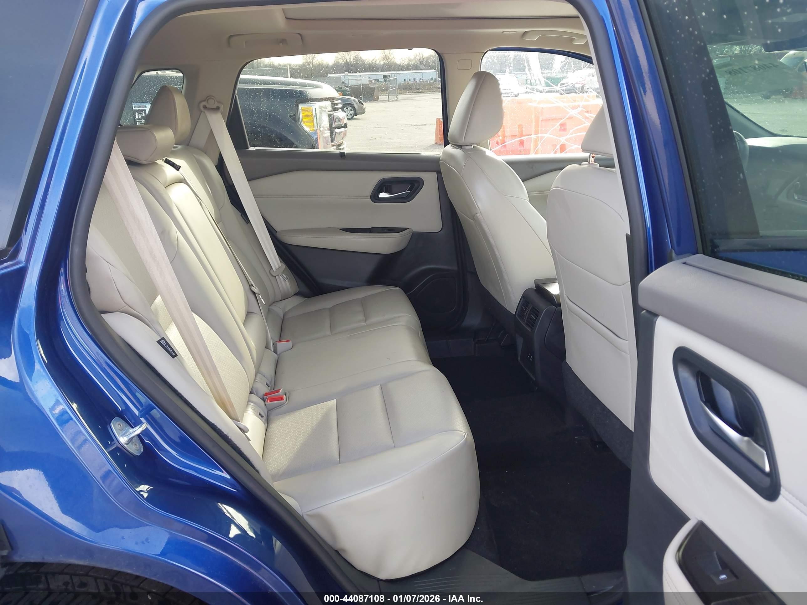 NISSAN ROGUE image 8