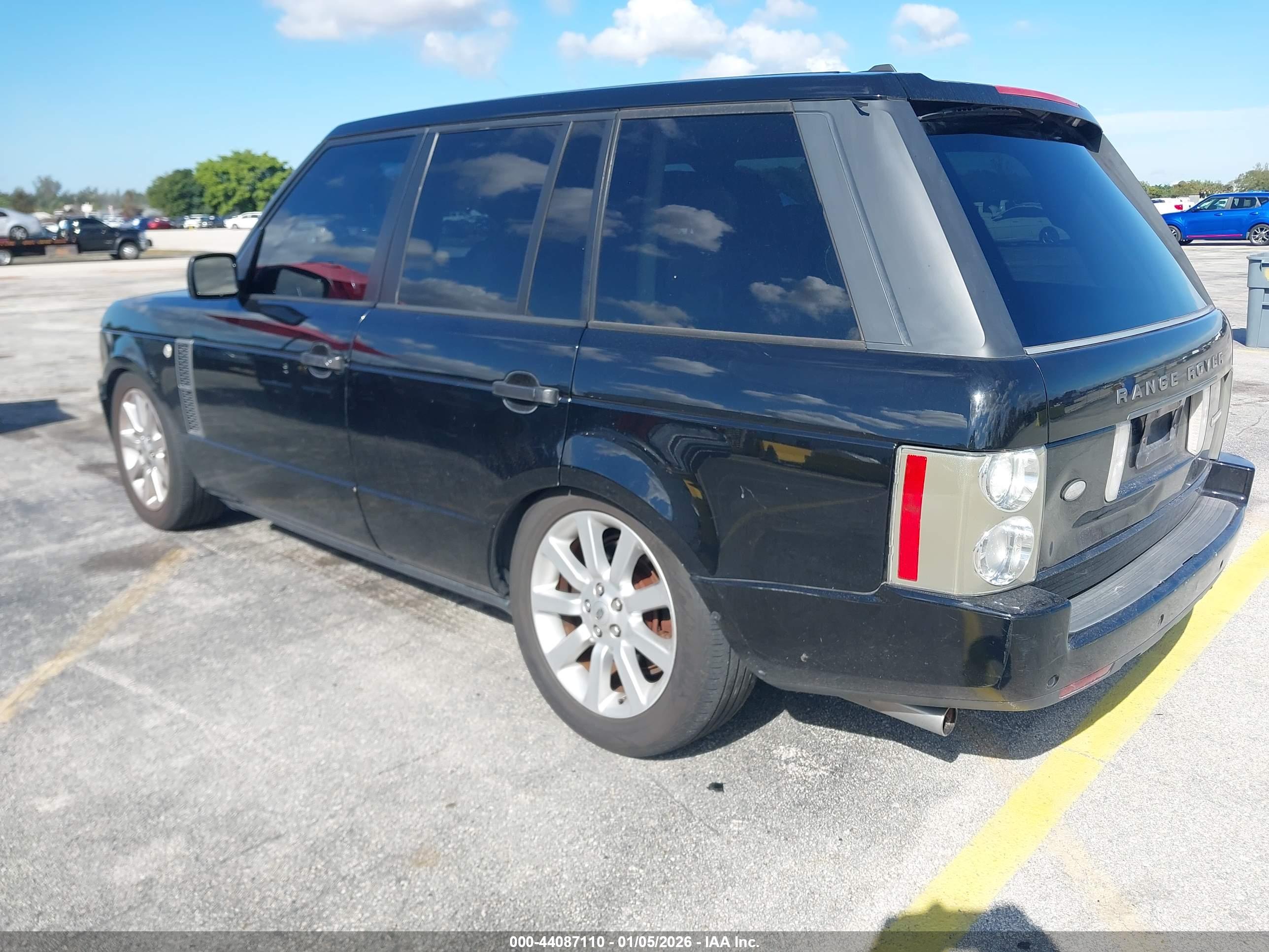LAND ROVER image 3