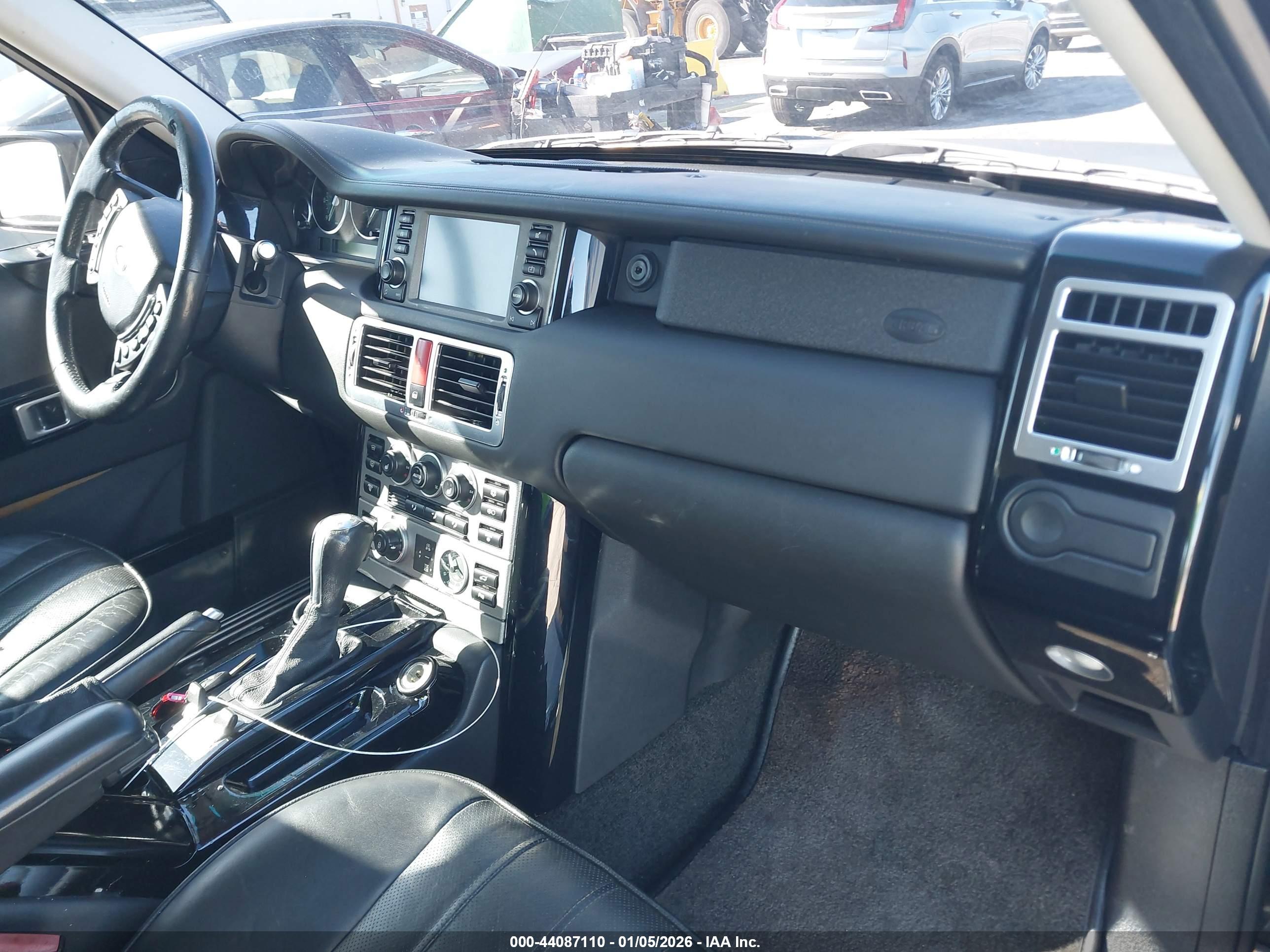 LAND ROVER image 5