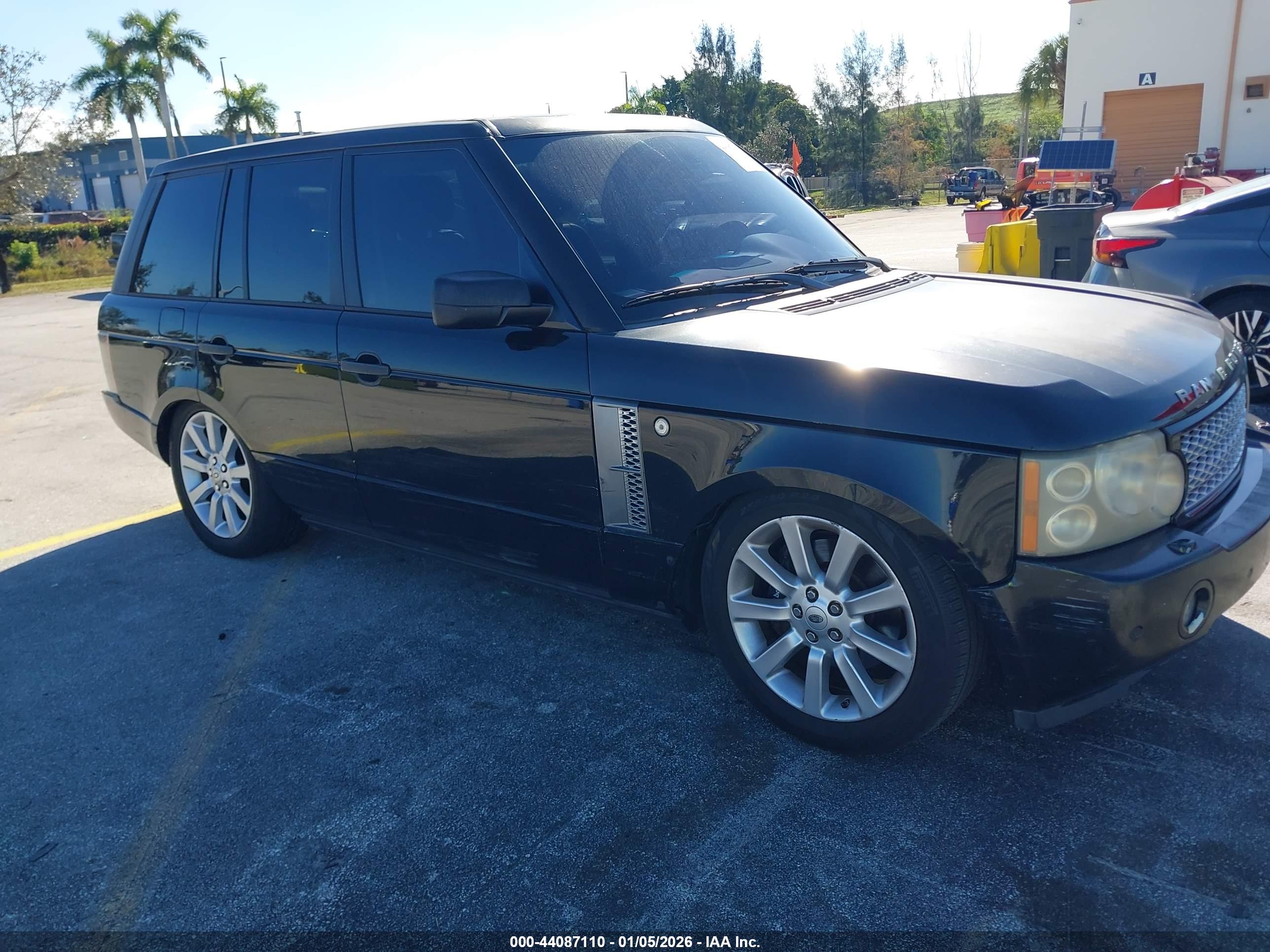 LAND ROVER image 6