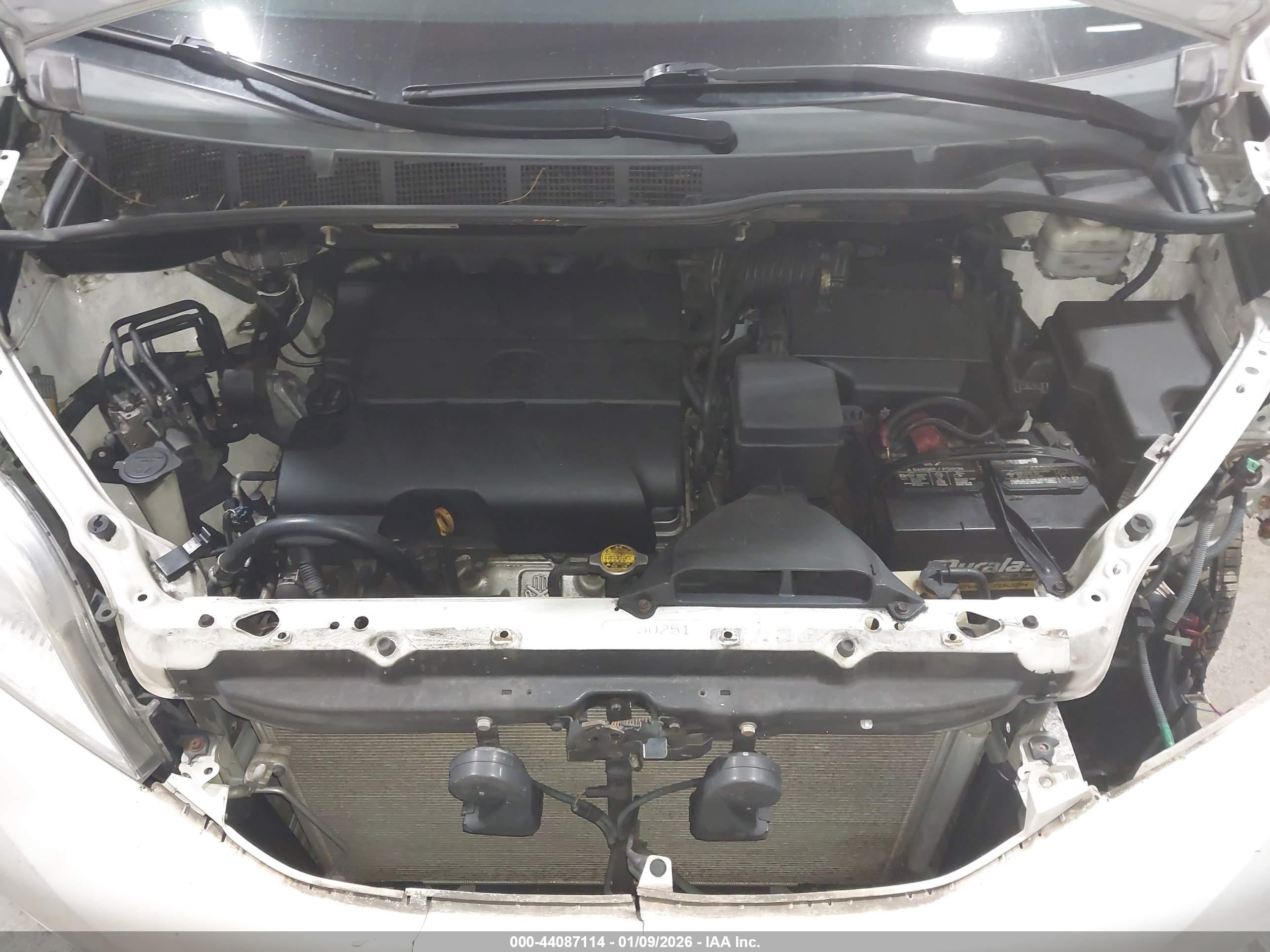 TOYOTA SIENNA image 10