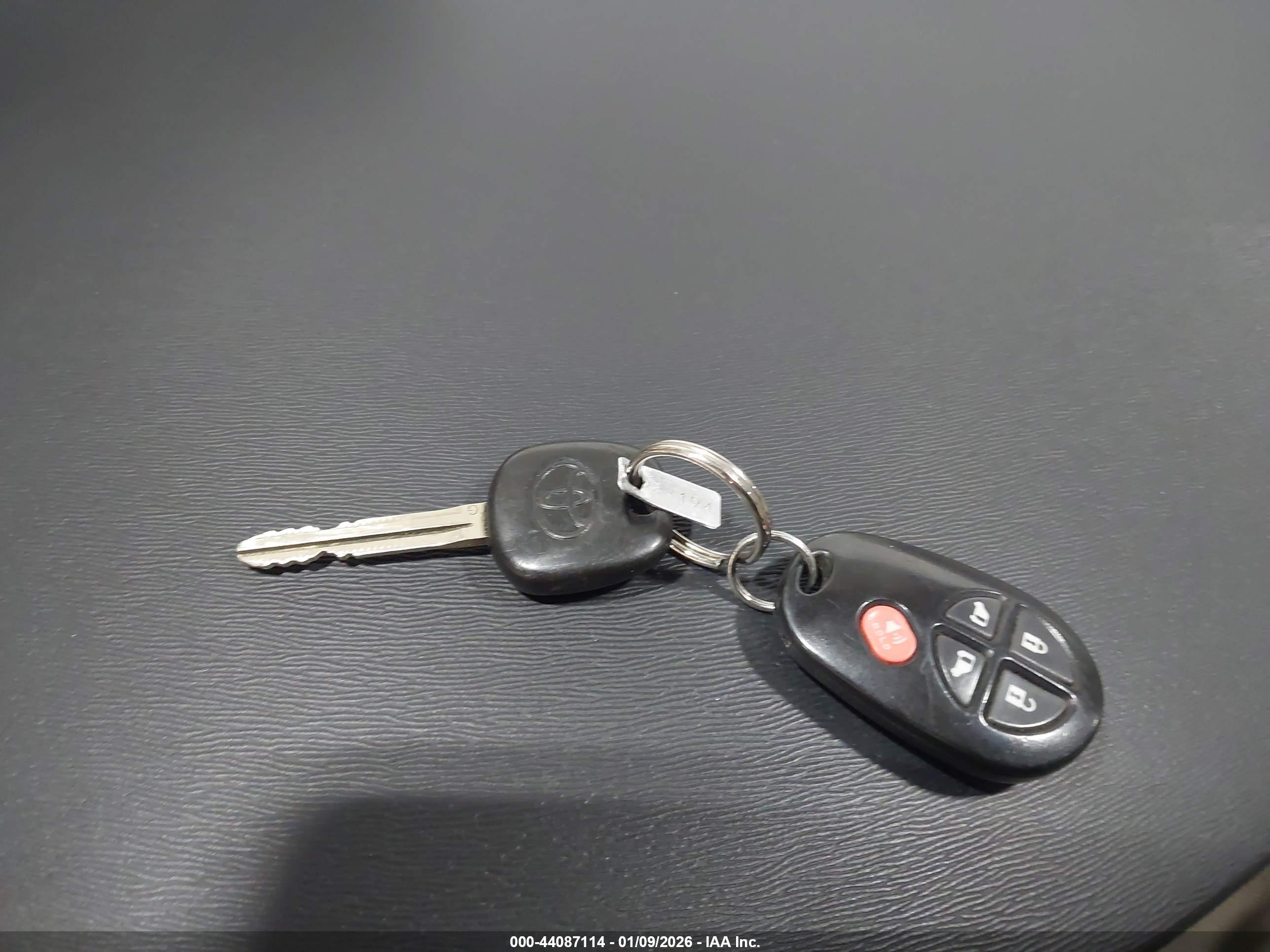 TOYOTA SIENNA image 11