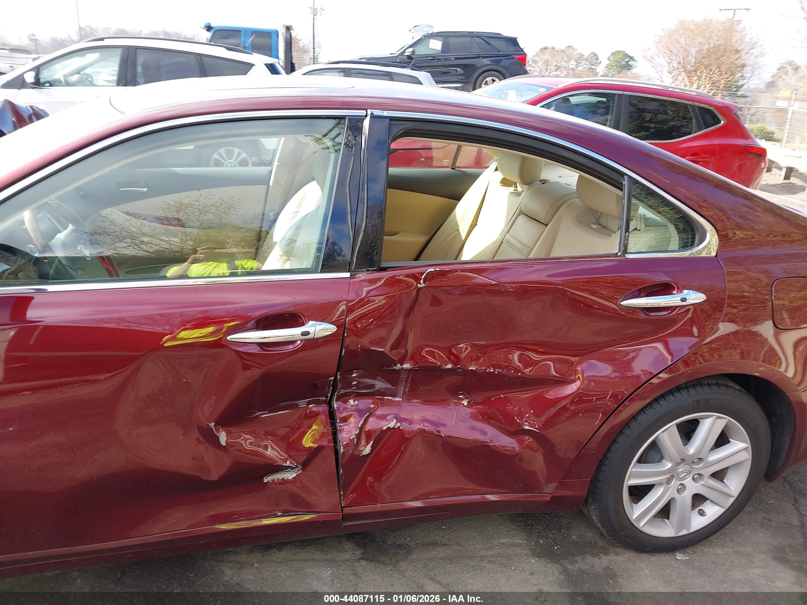 LEXUS ES image 6