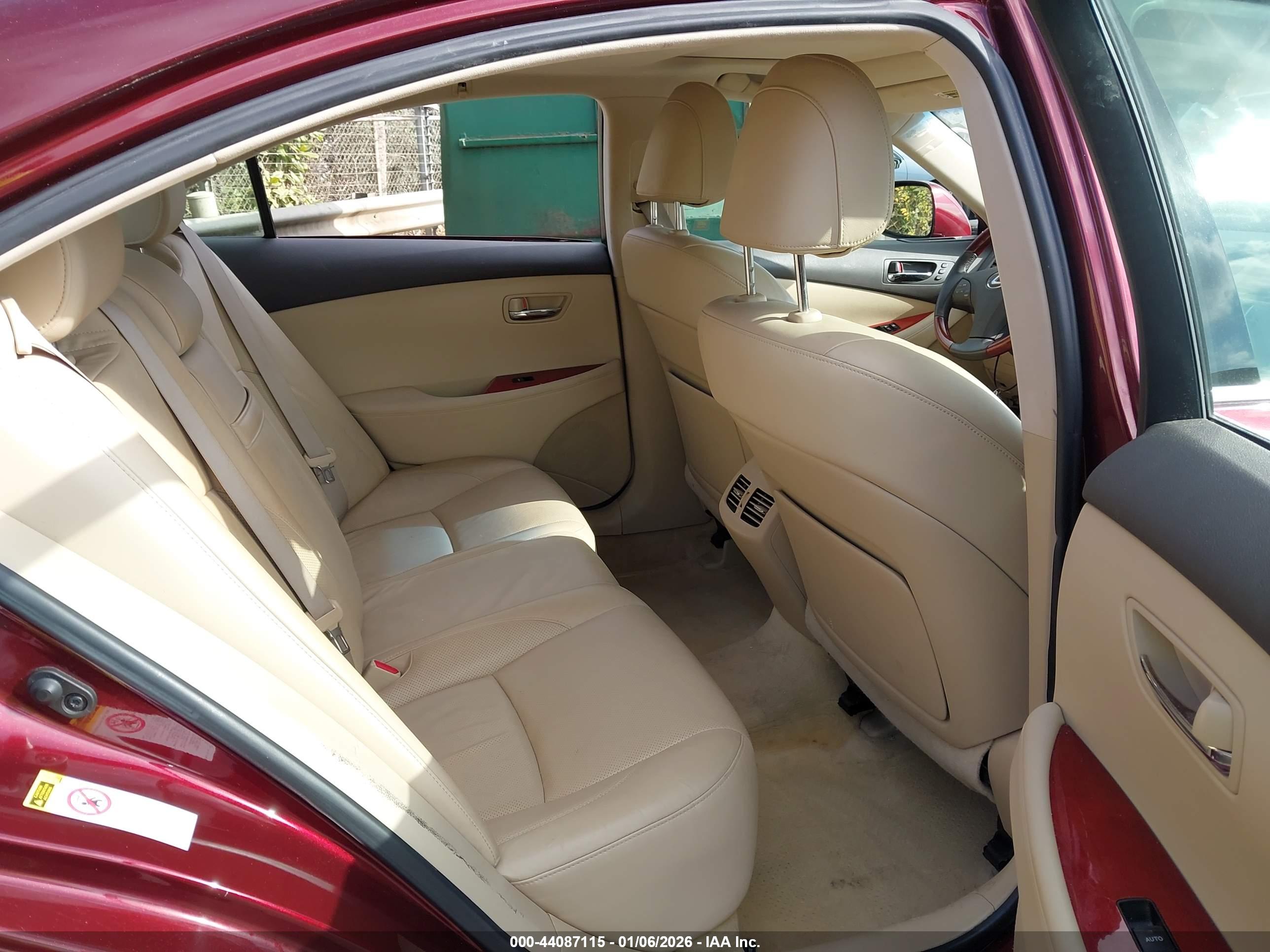 LEXUS ES image 8