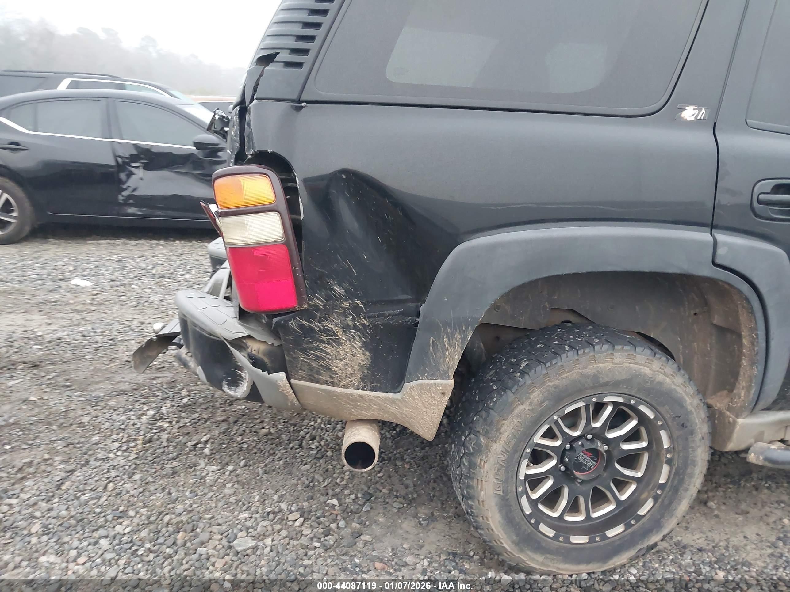CHEVROLET TAHOE image 6