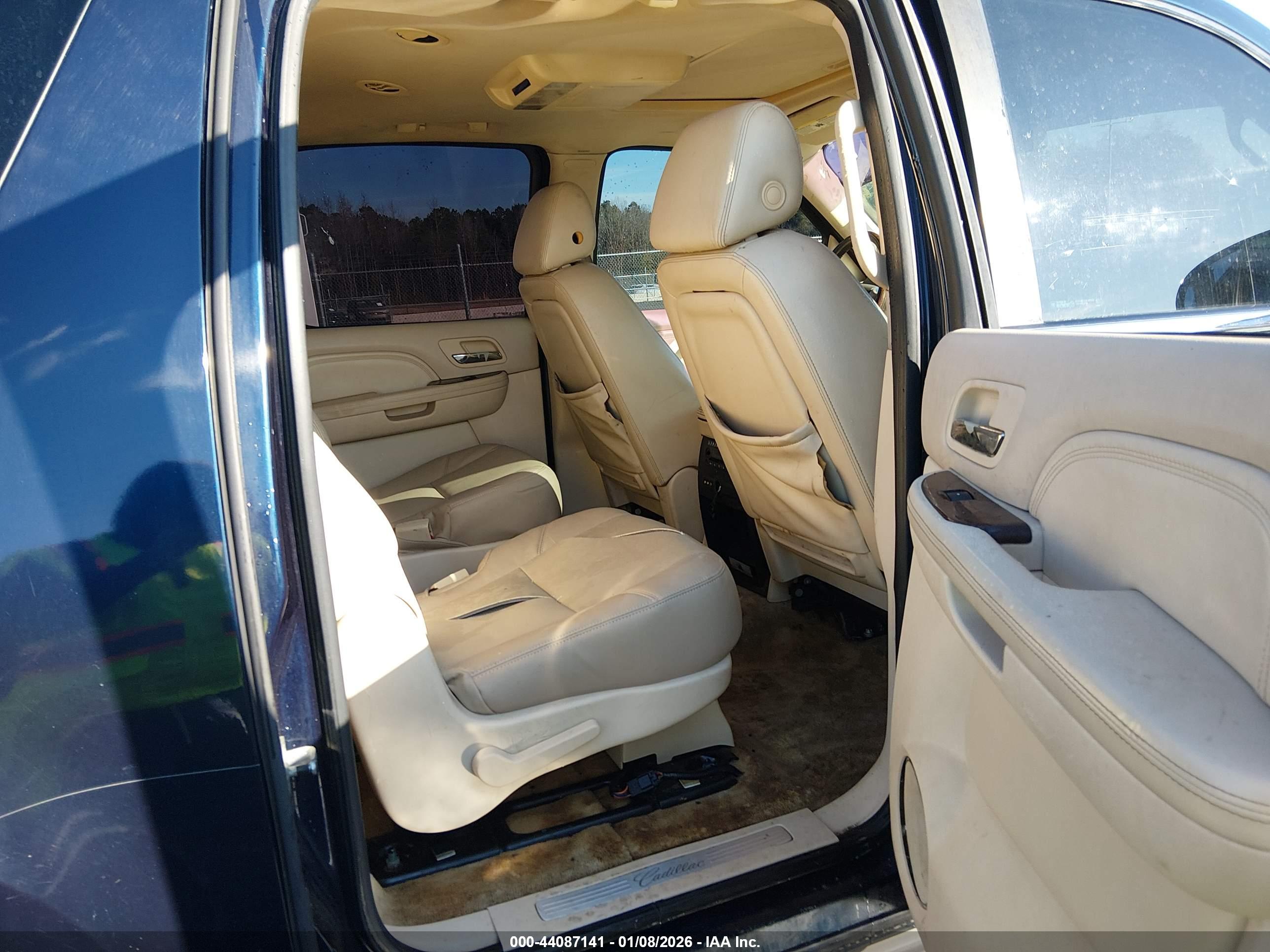 CADILLAC ESCALADE image 8