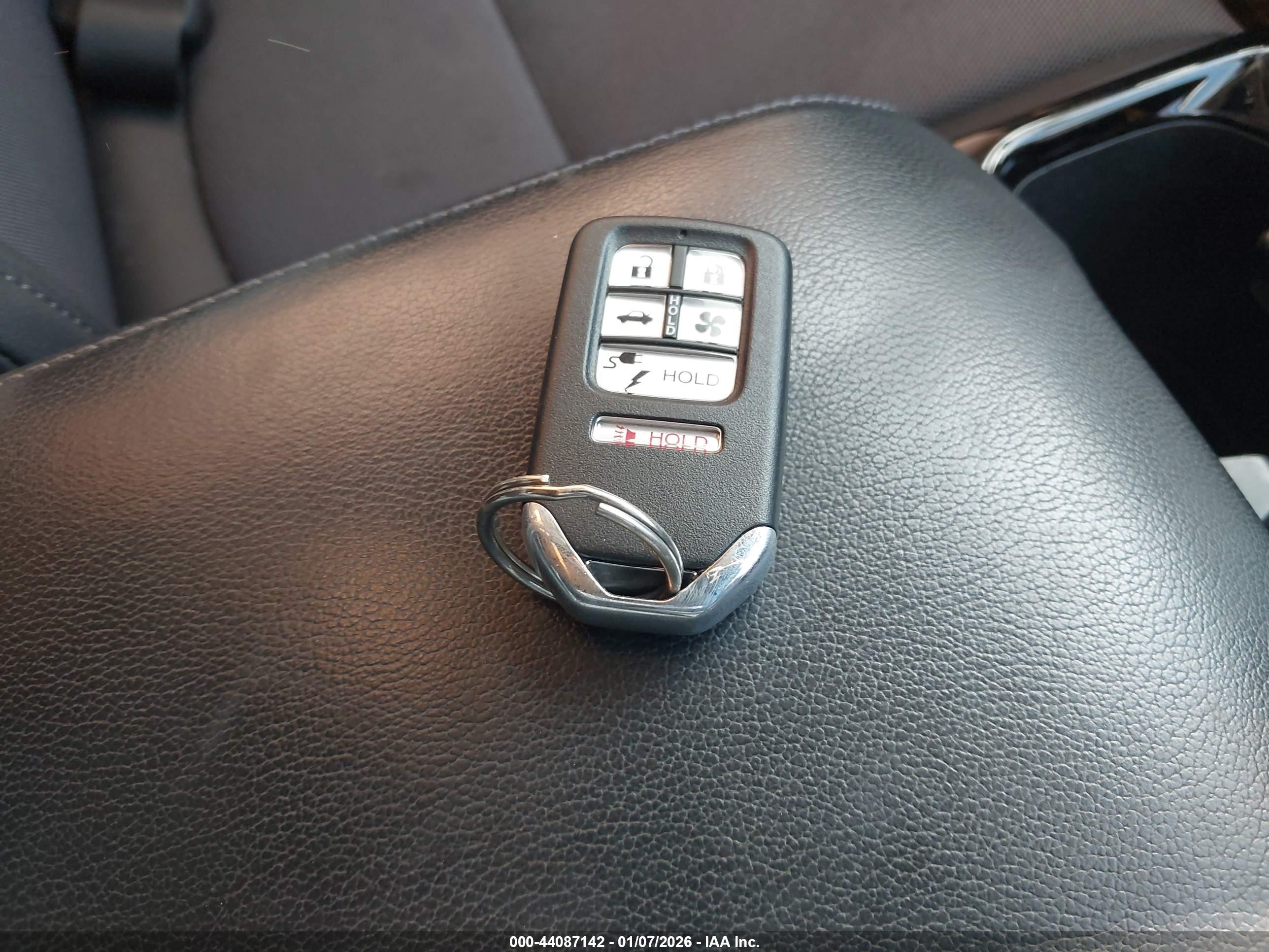 HONDA CLARITY image 11