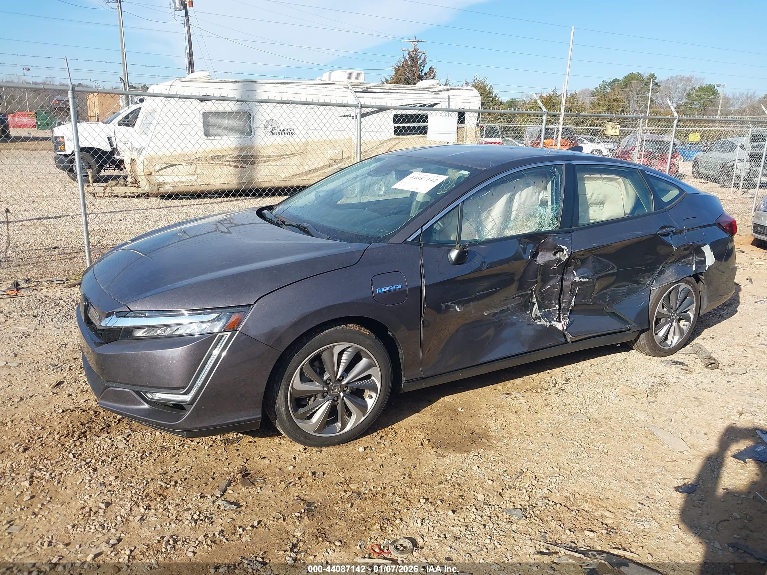 HONDA CLARITY image 2