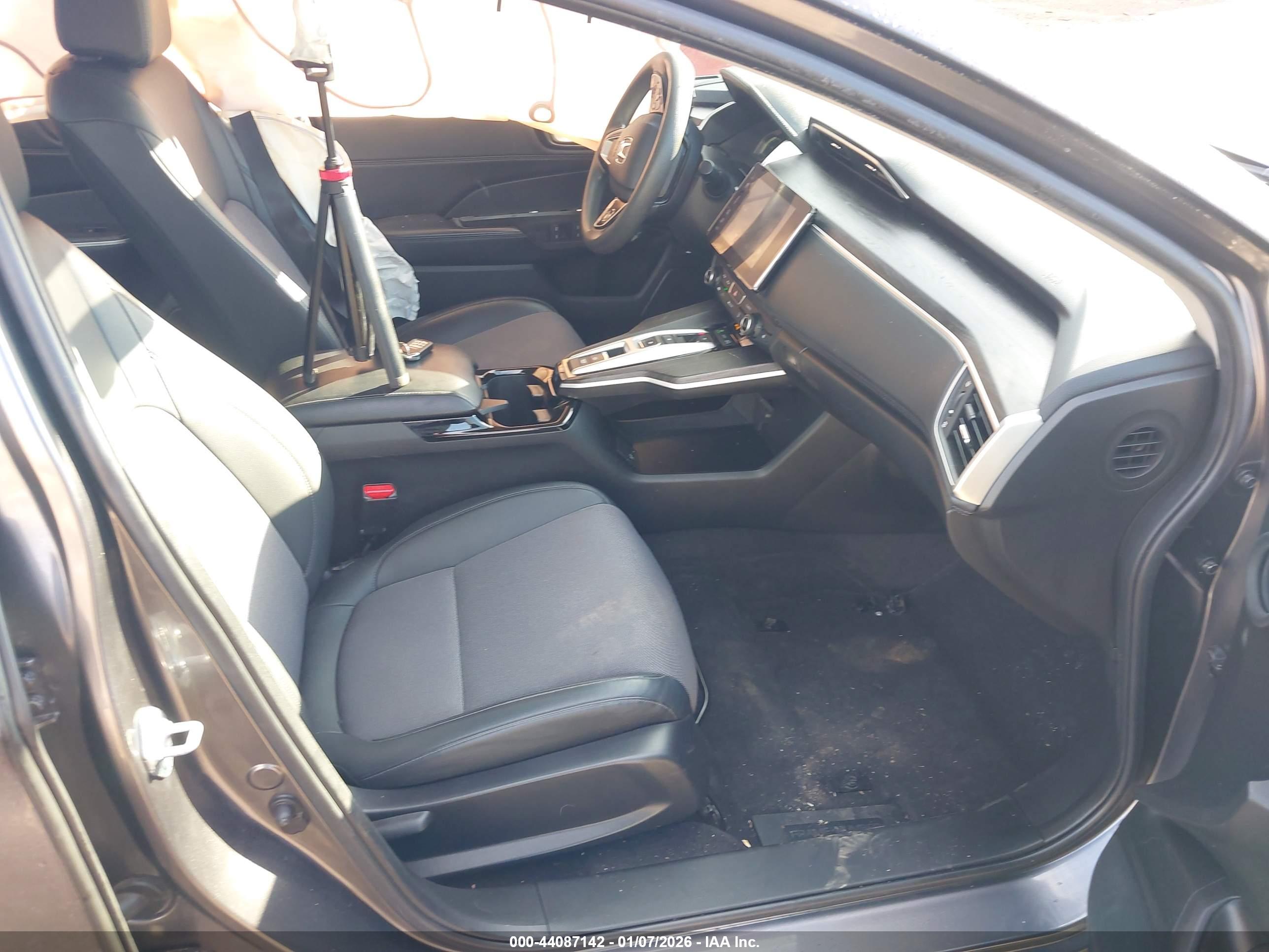 HONDA CLARITY image 5