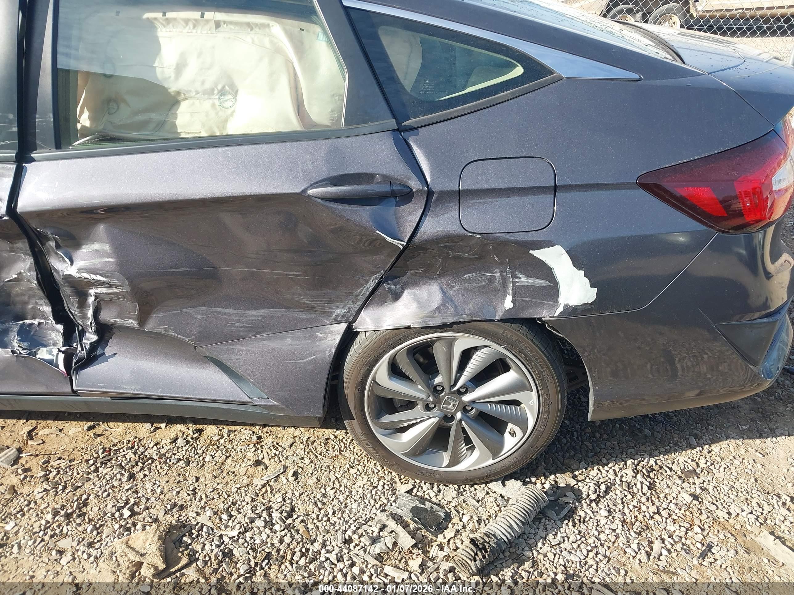 HONDA CLARITY image 6