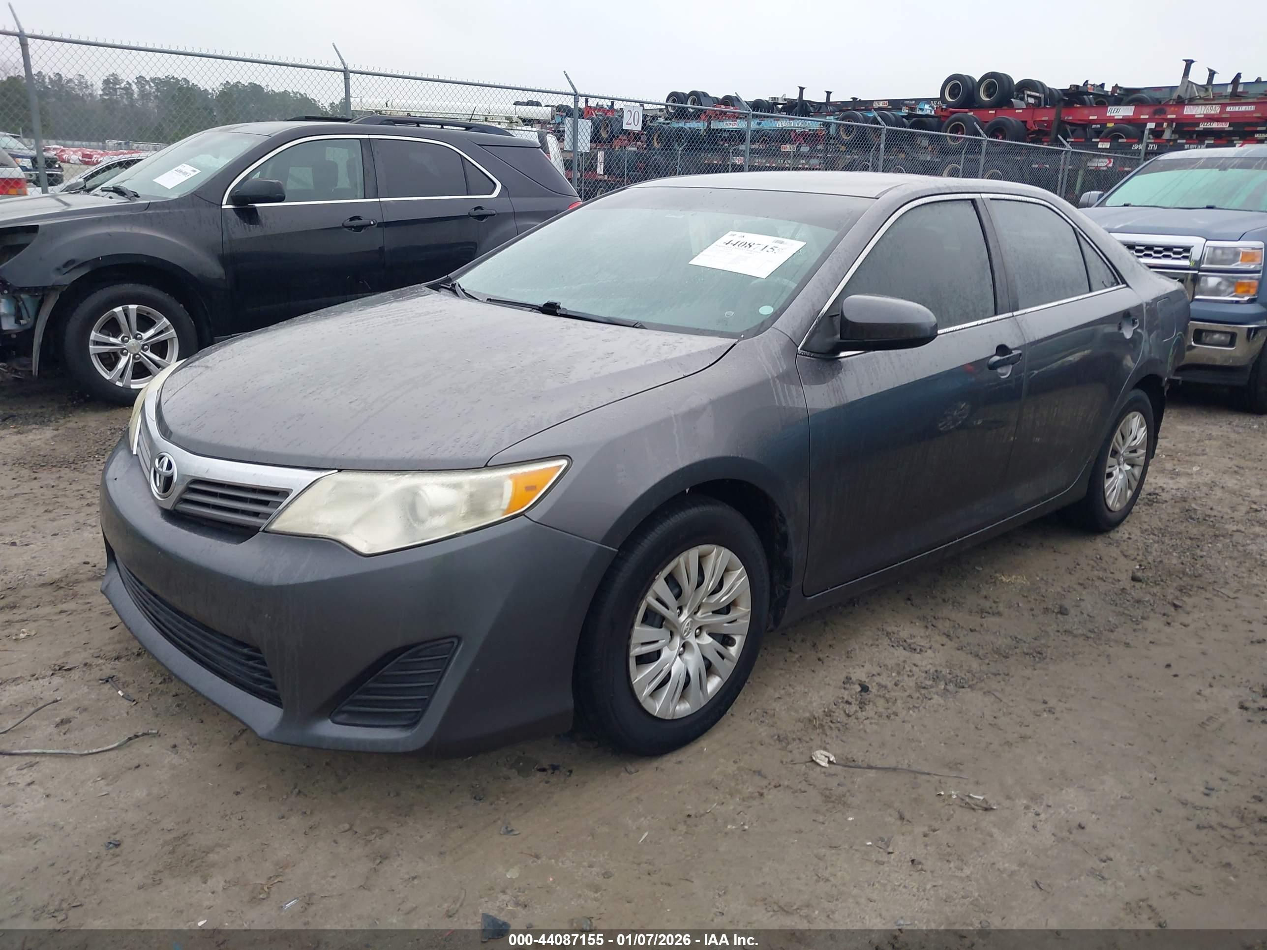 TOYOTA CAMRY image 2