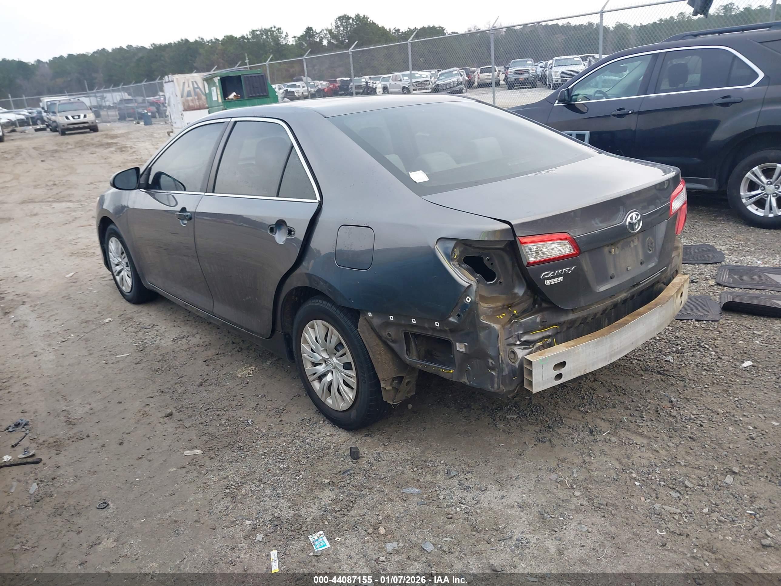 TOYOTA CAMRY image 3
