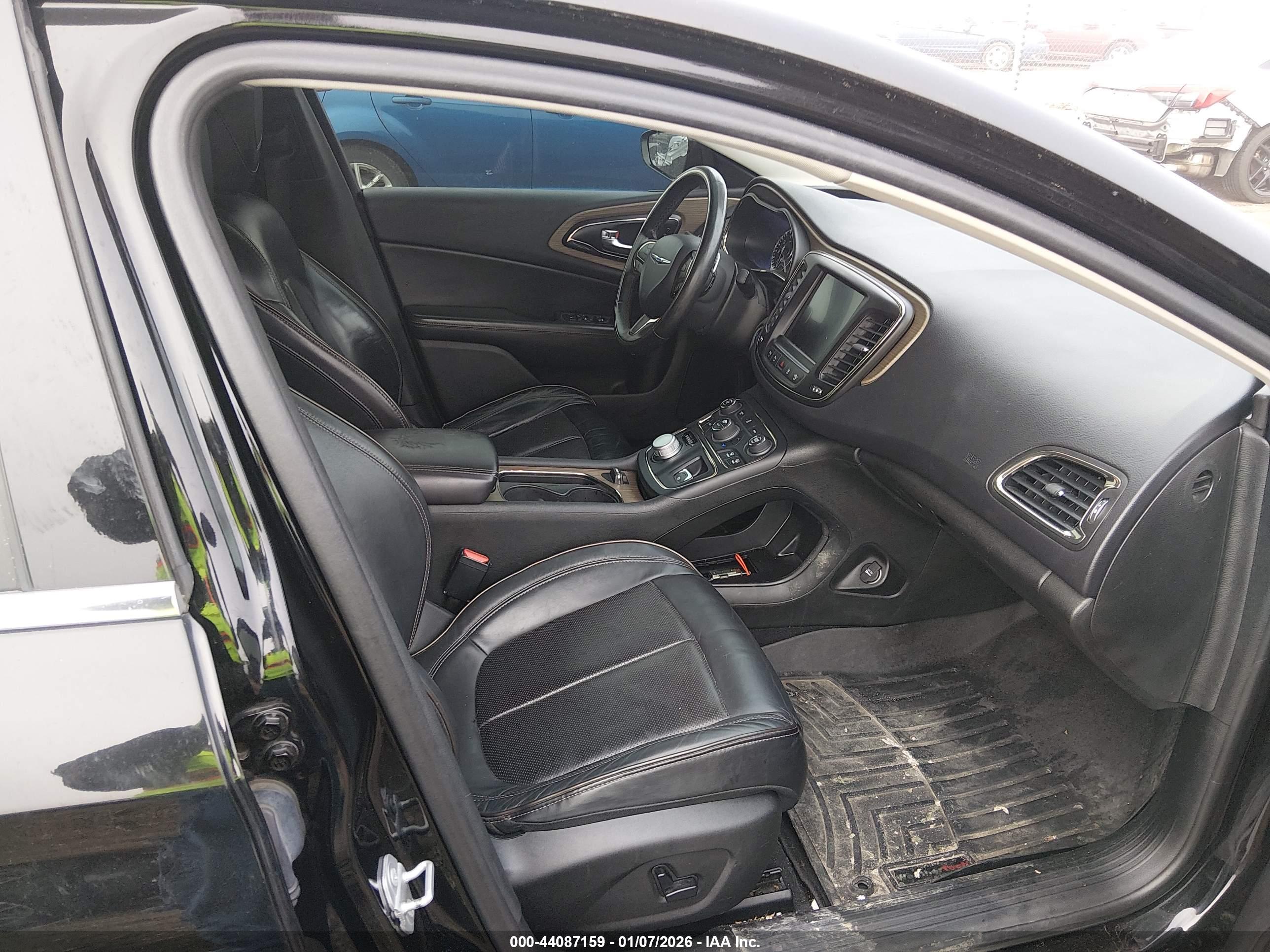 CHRYSLER 200 image 5