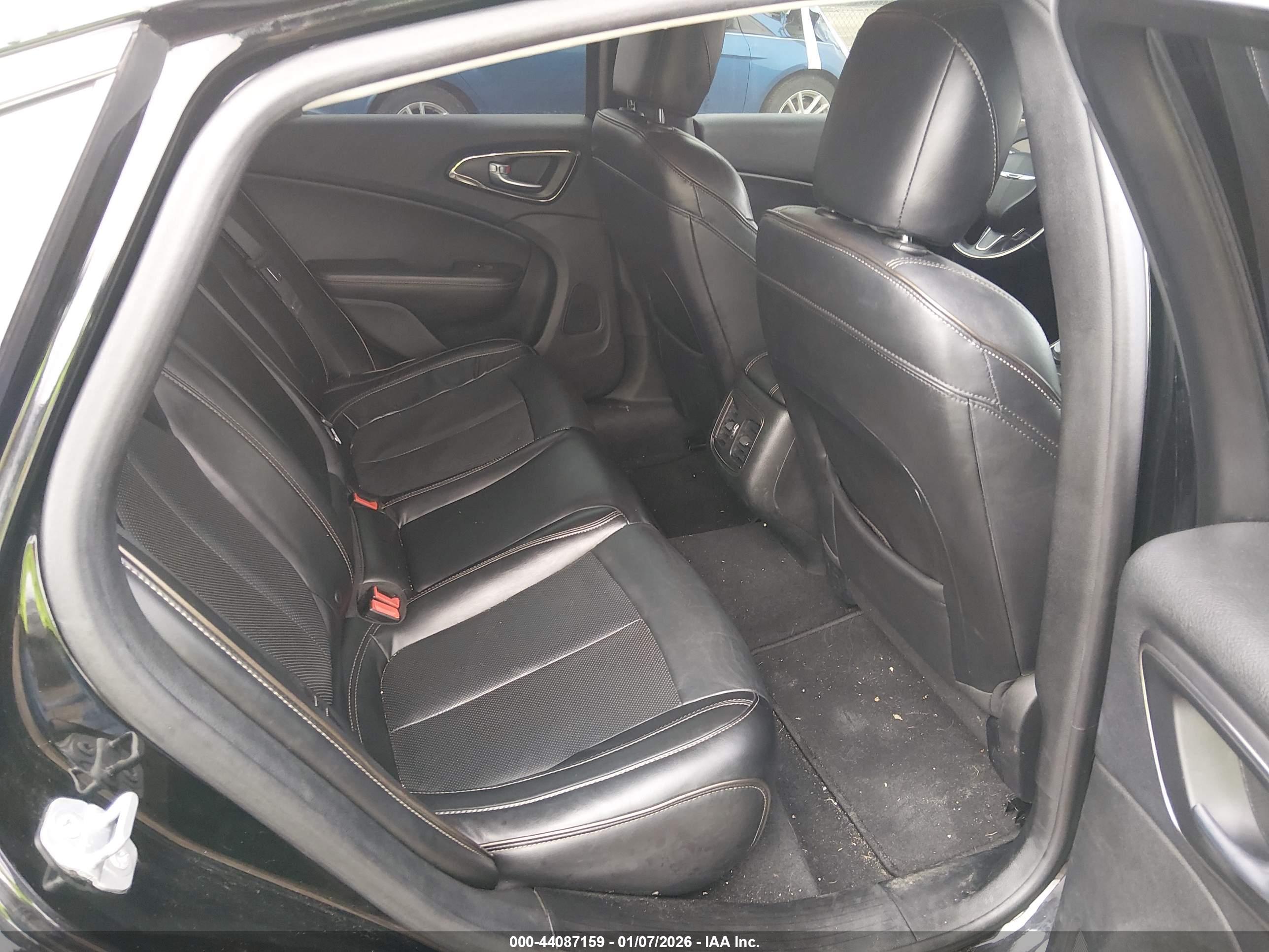 CHRYSLER 200 image 8