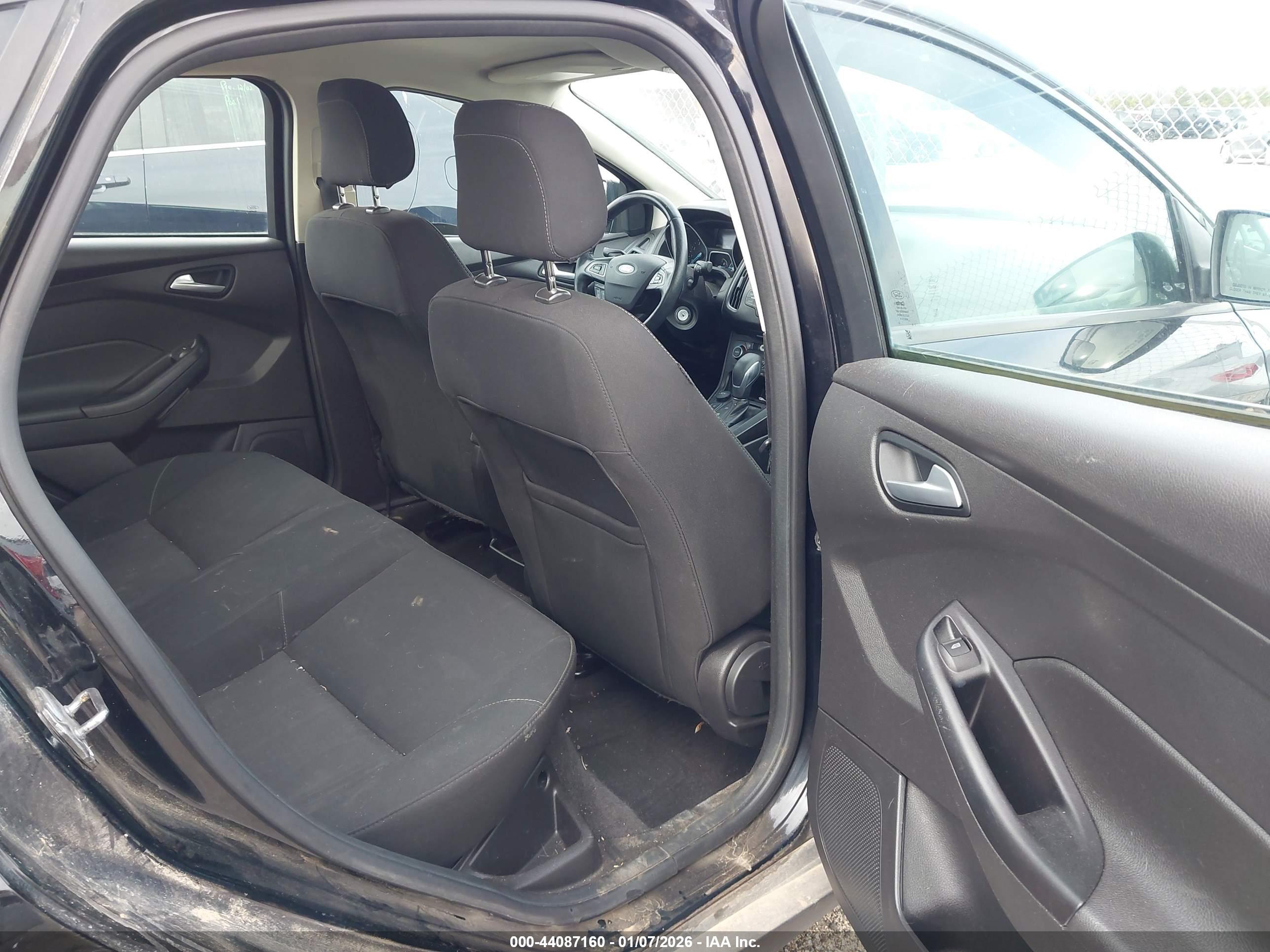 FORD FOCUS image 8