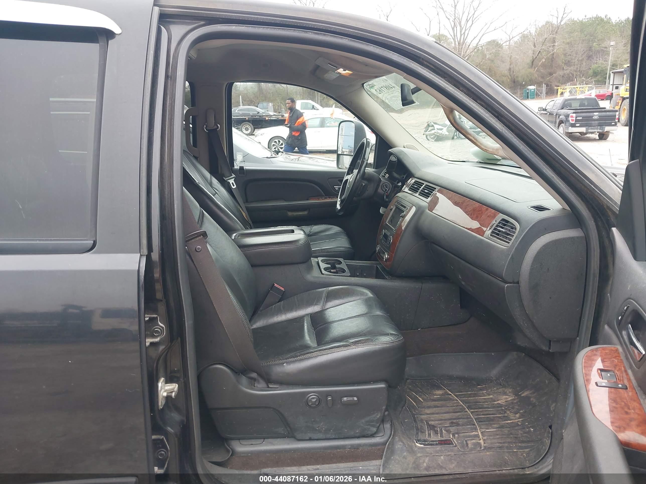 CHEVROLET SILVERADO image 5