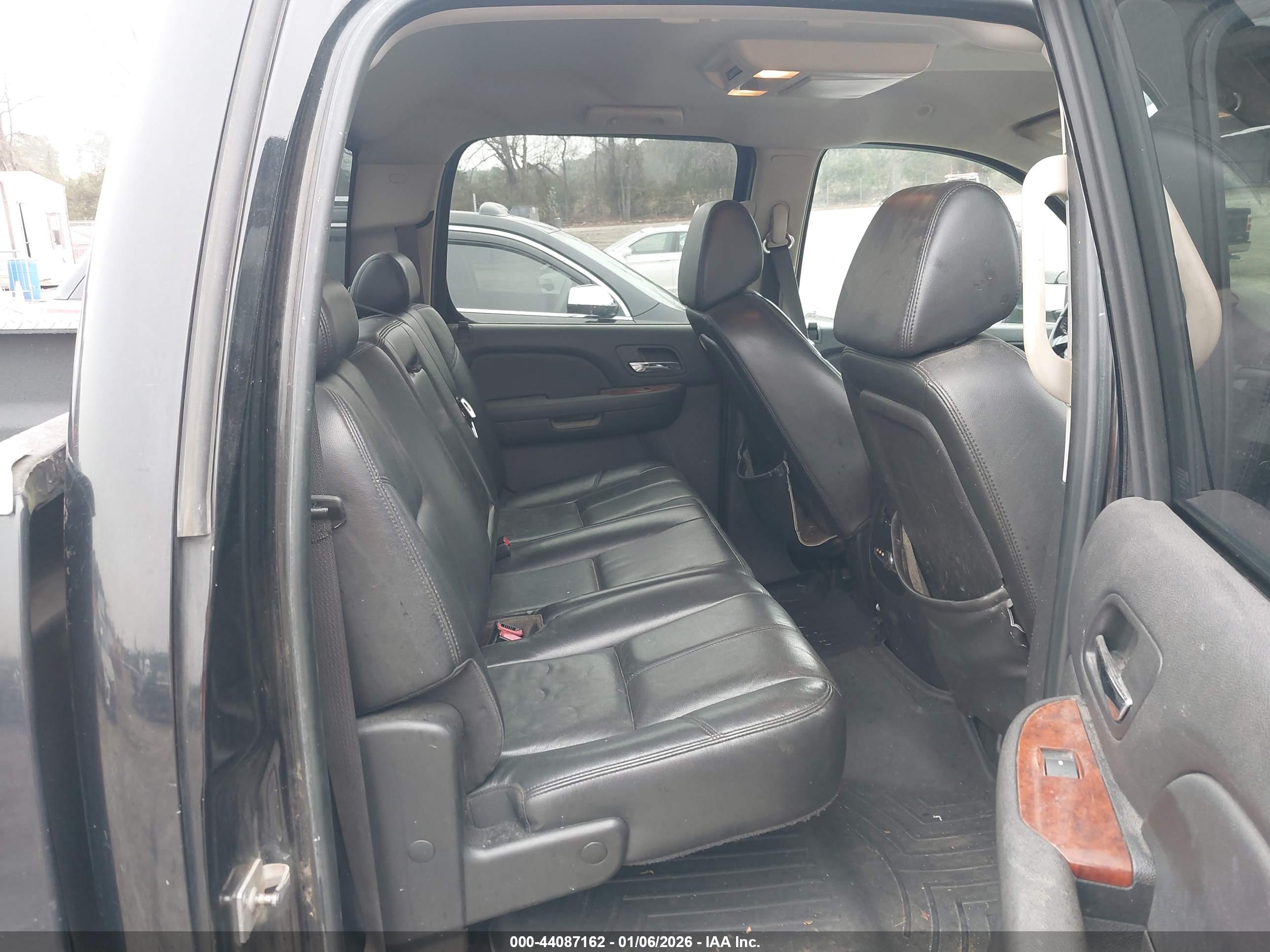 CHEVROLET SILVERADO image 8