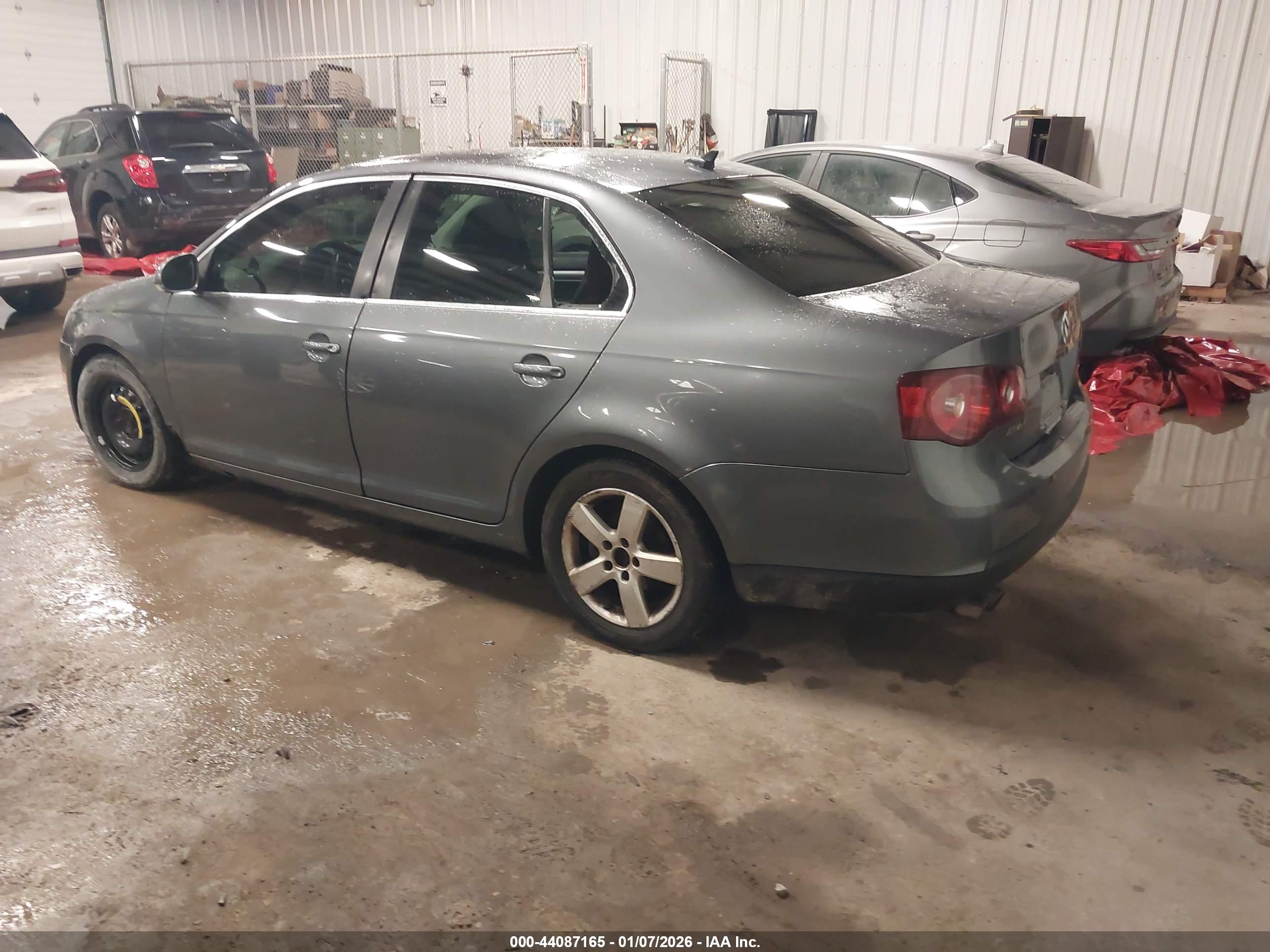 VOLKSWAGEN JETTA image 3