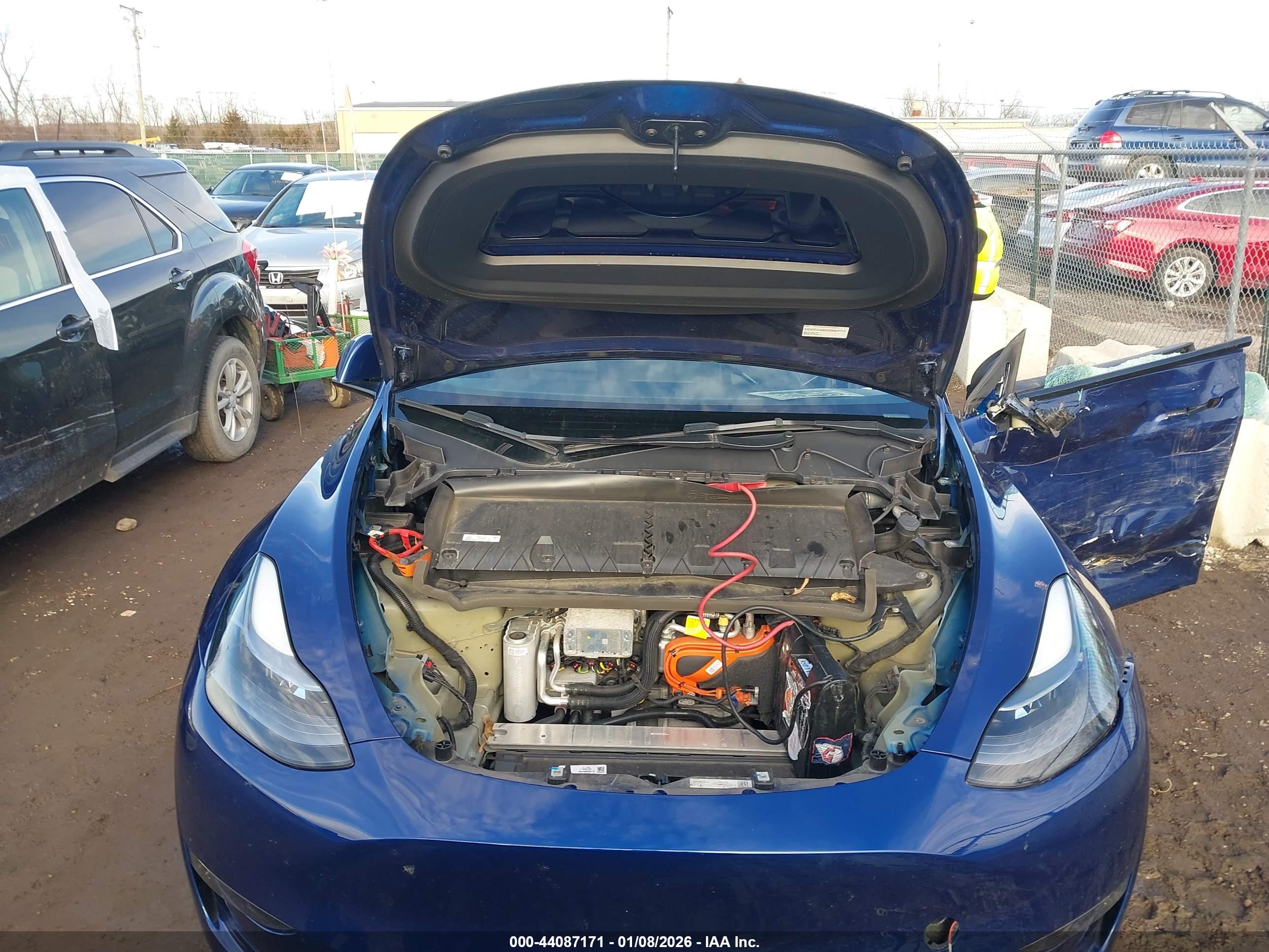 TESLA MODEL image 10