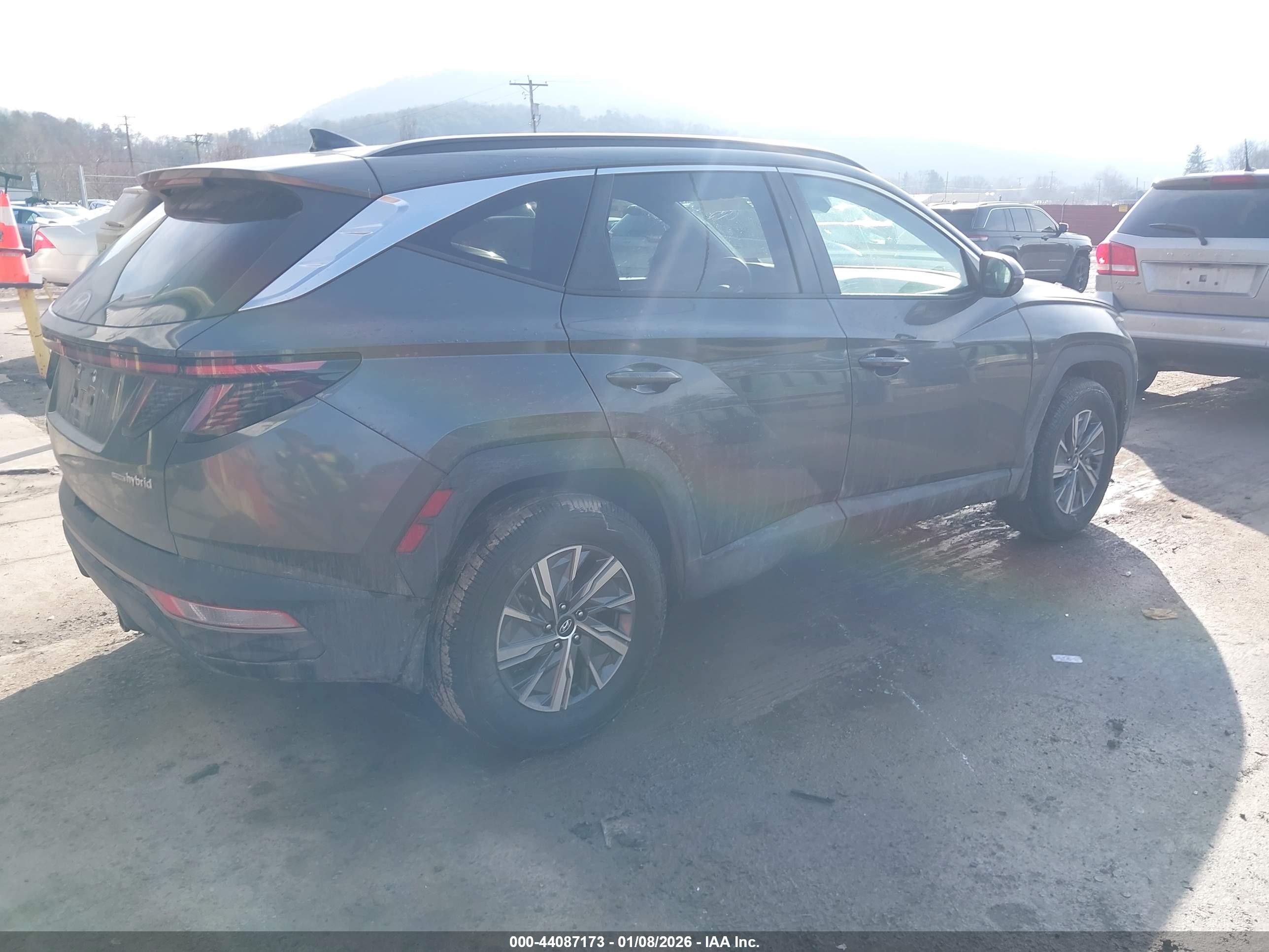HYUNDAI TUCSON image 4