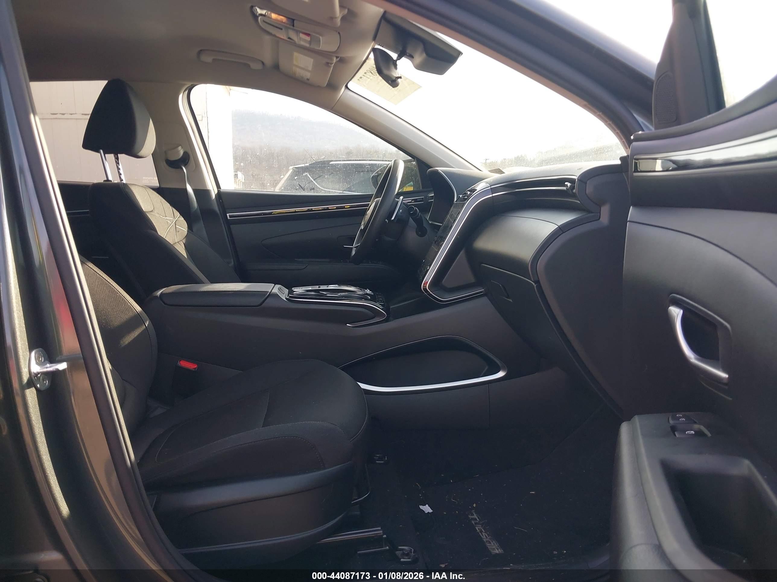 HYUNDAI TUCSON image 5