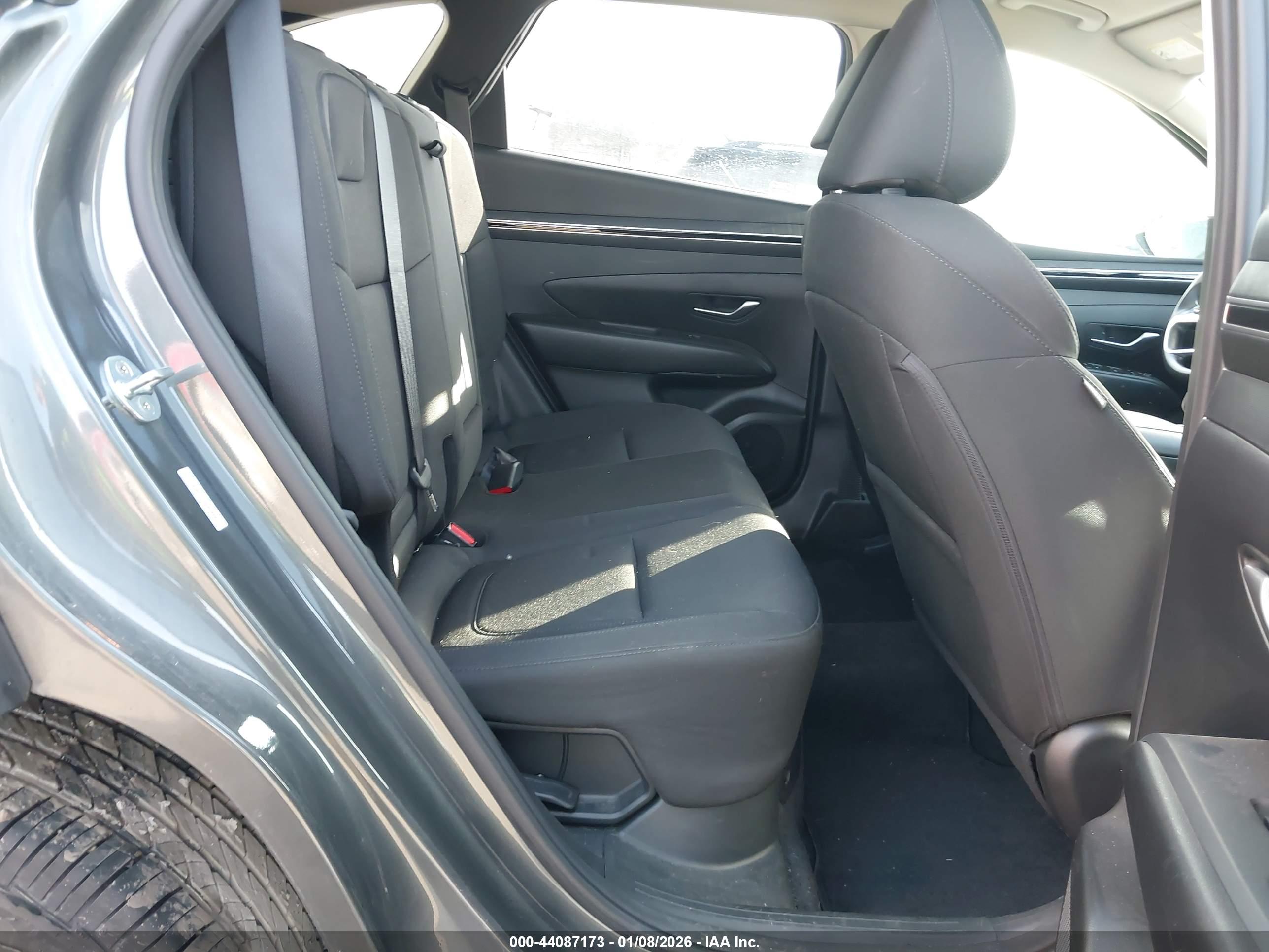 HYUNDAI TUCSON image 8