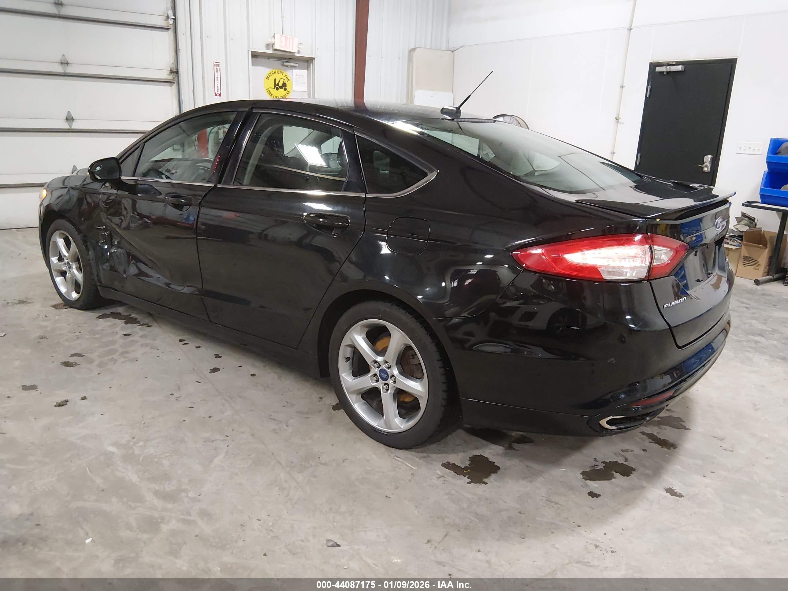FORD FUSION image 3