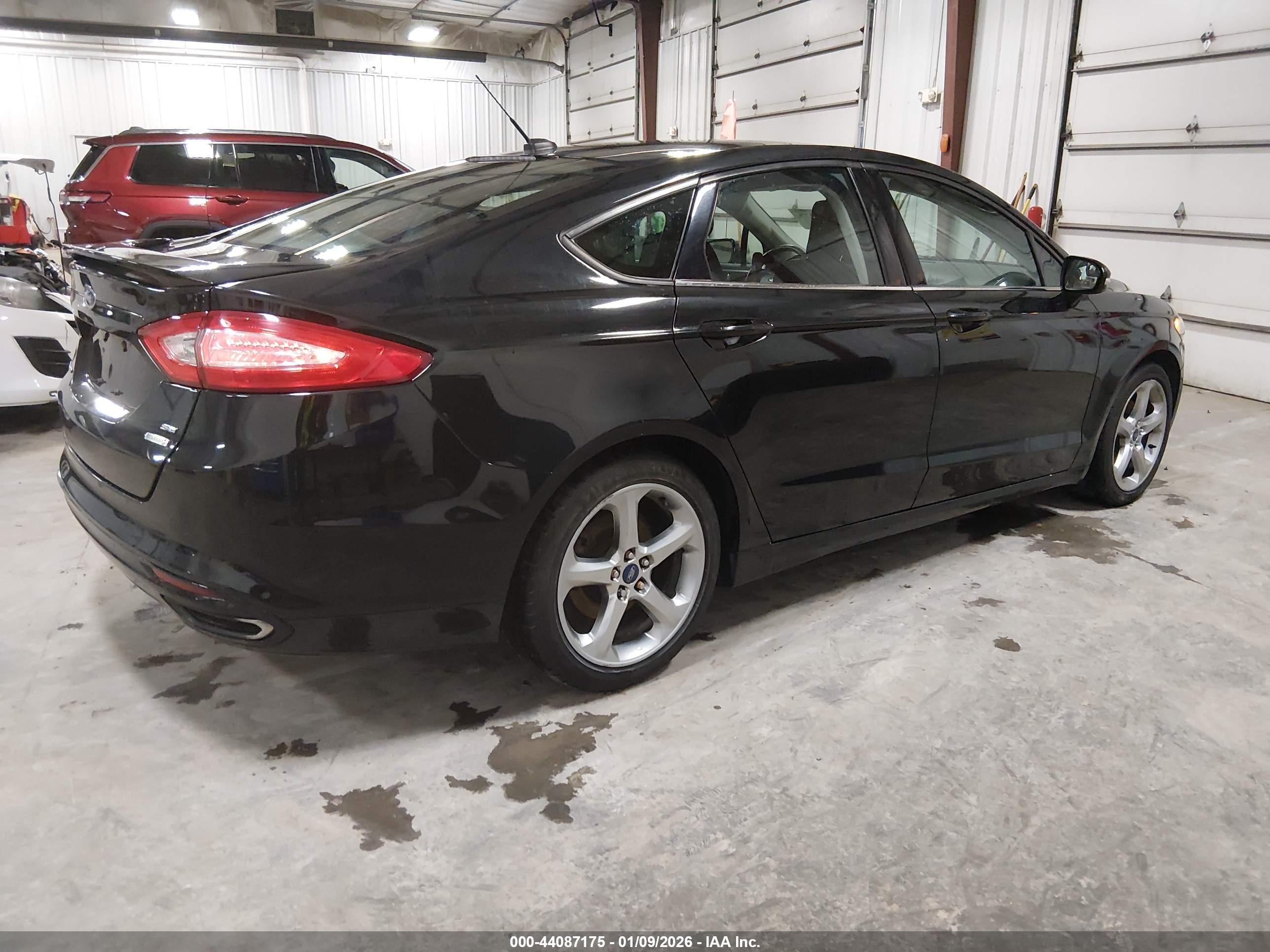 FORD FUSION image 4