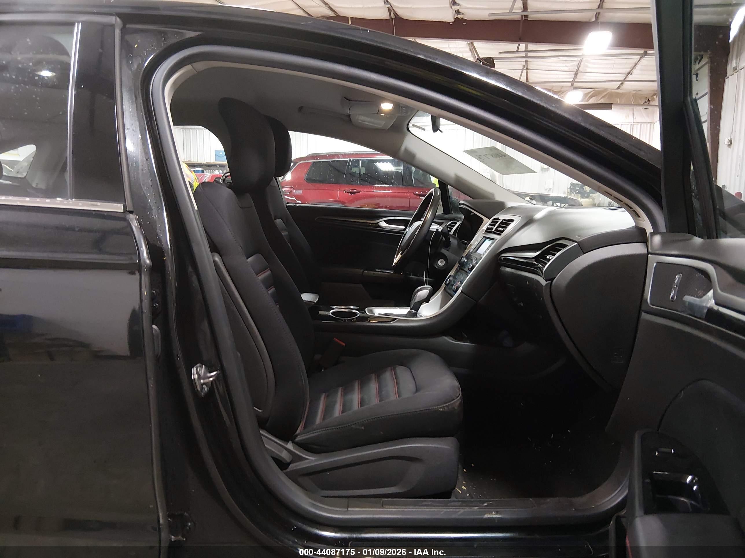 FORD FUSION image 5
