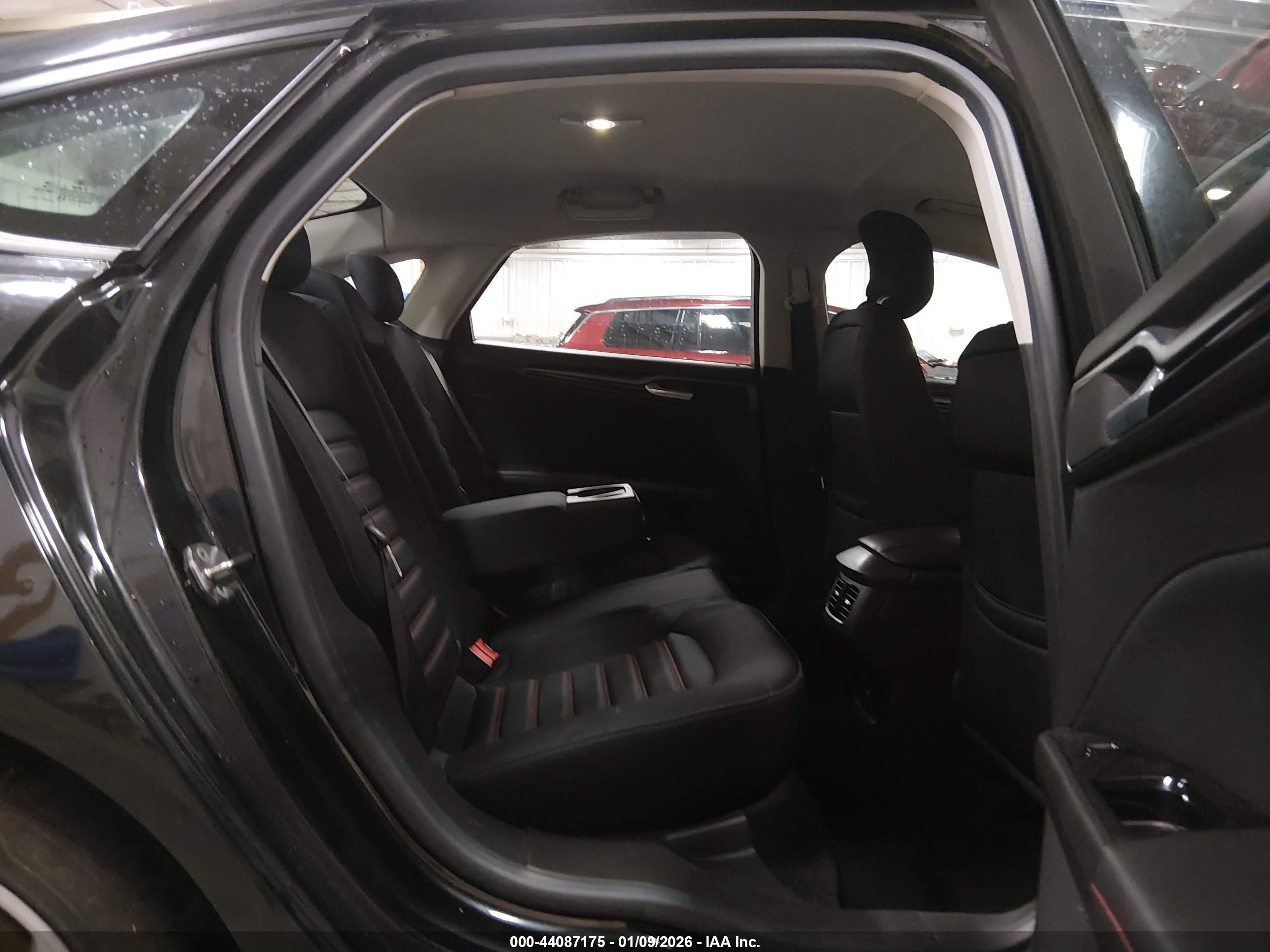 FORD FUSION image 8
